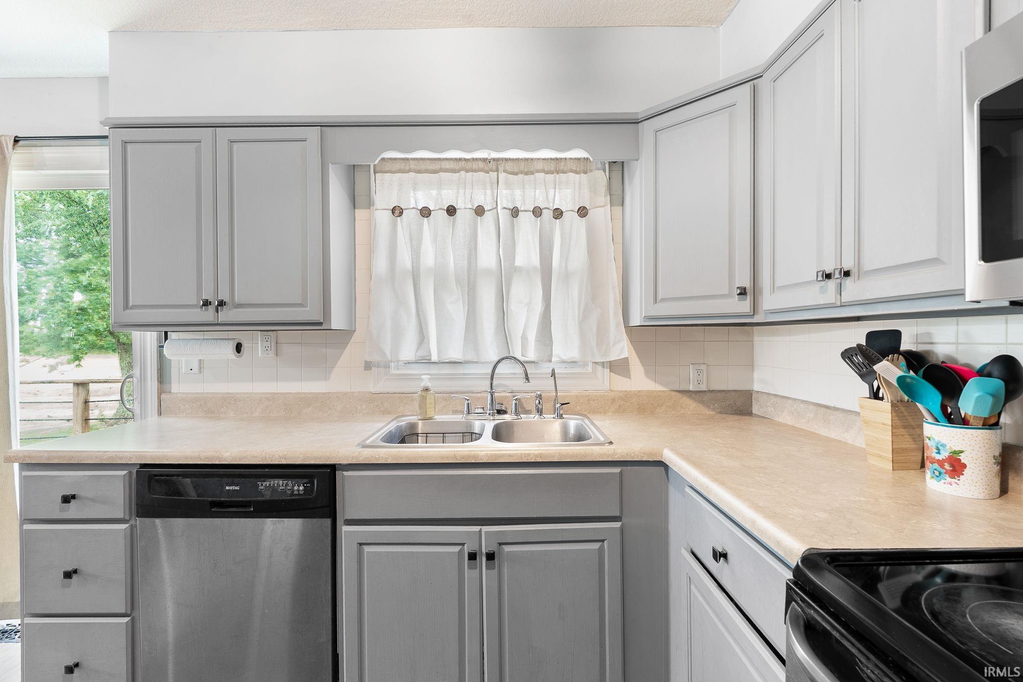 Photo 18 of 10225 N 100 W