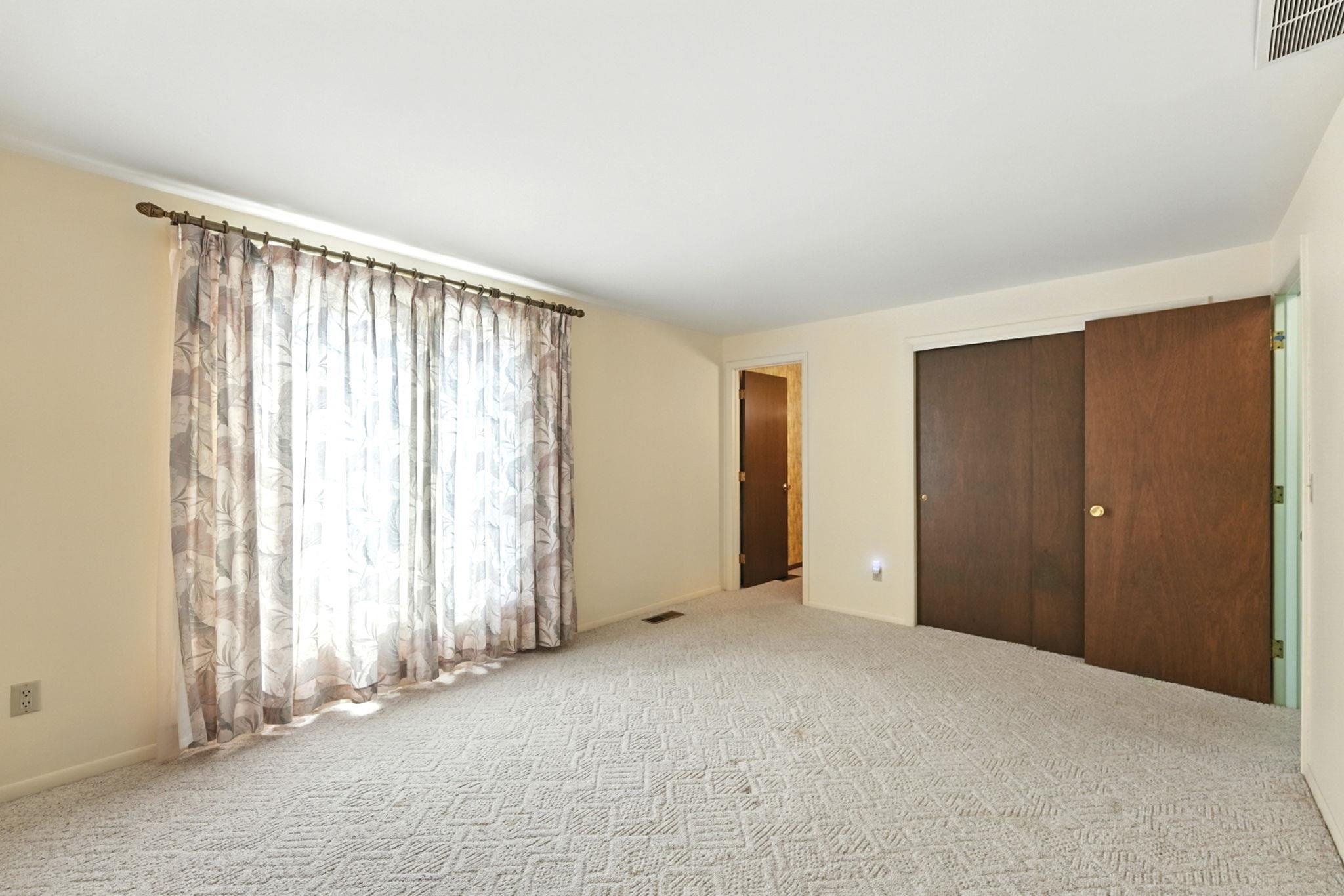 Photo 13 of 405 Hilltop Drive