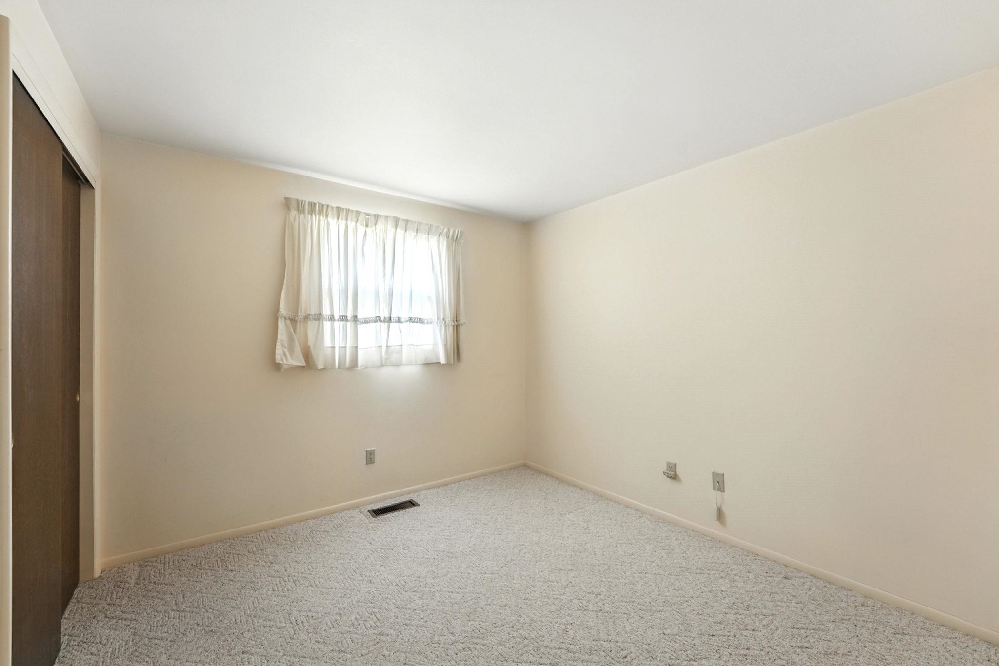 Photo 14 of 405 Hilltop Drive