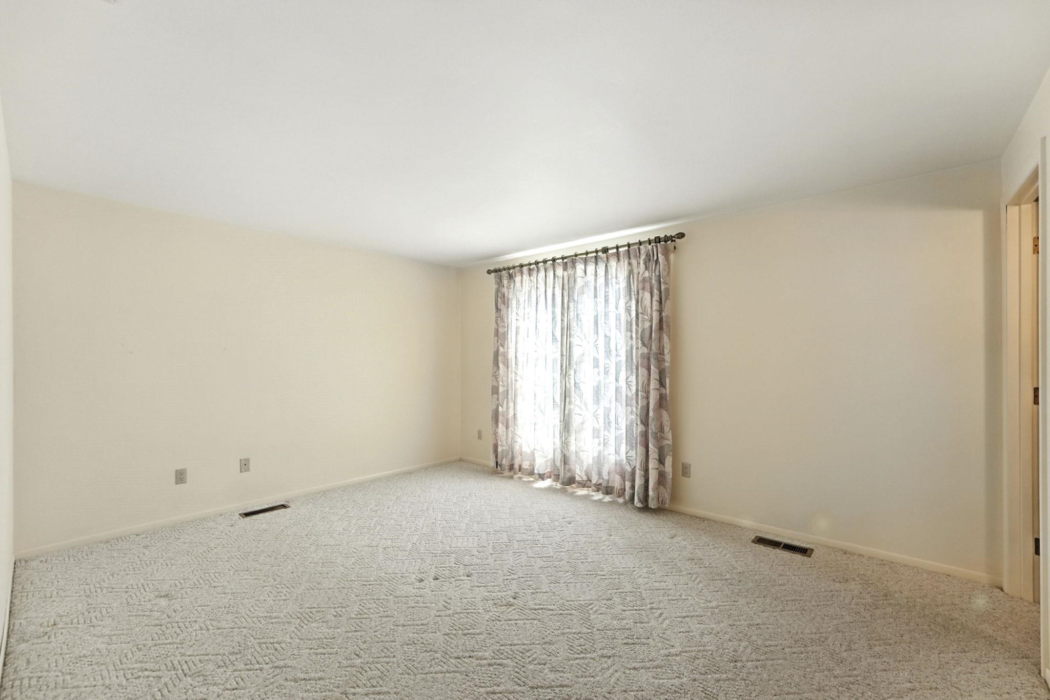 Photo 15 of 405 Hilltop Drive