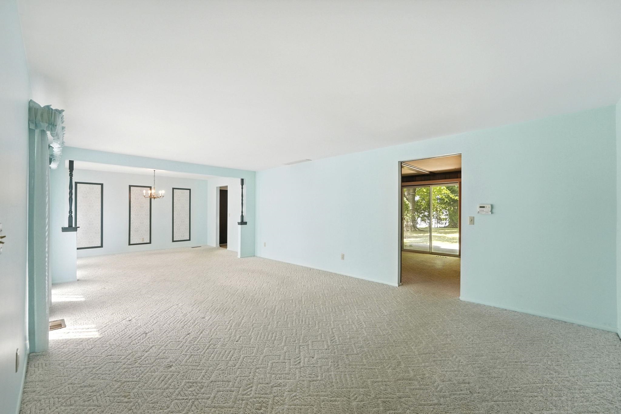 Photo 3 of 405 Hilltop Drive