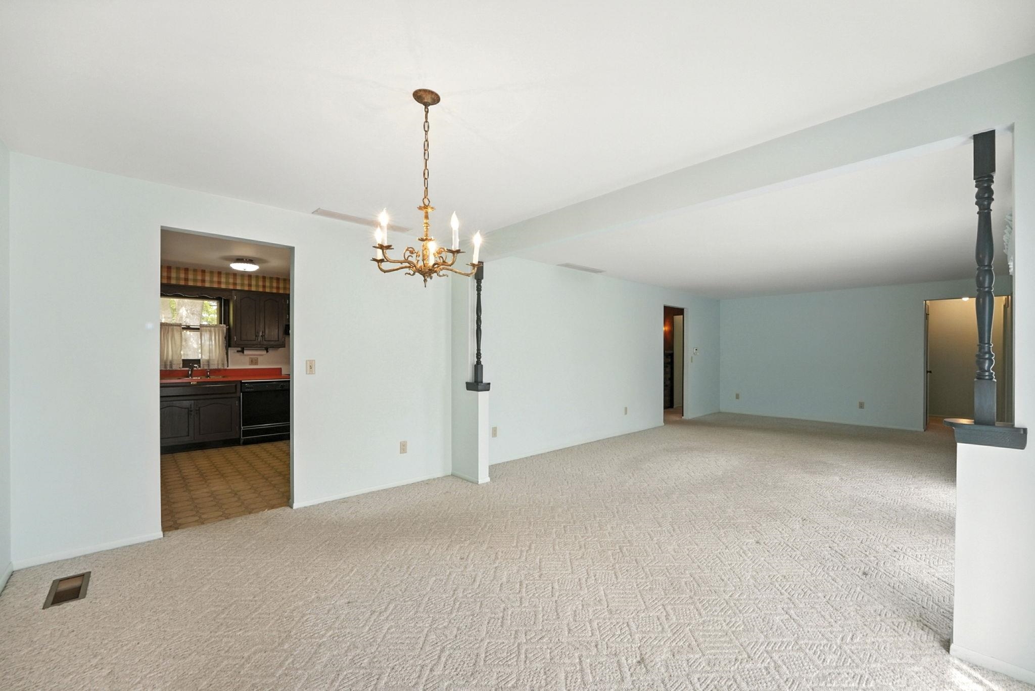 Photo 4 of 405 Hilltop Drive