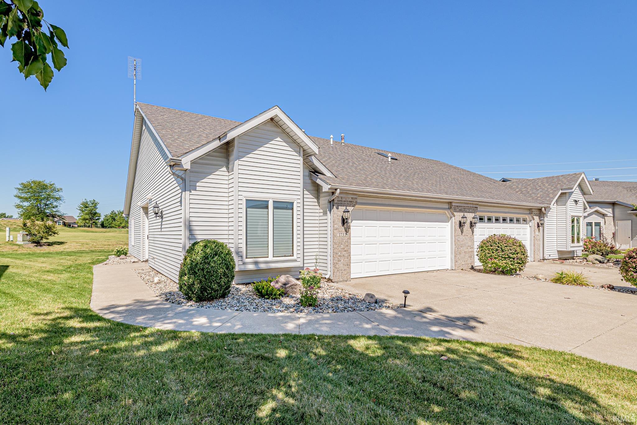 1733 E Inverness Circle
