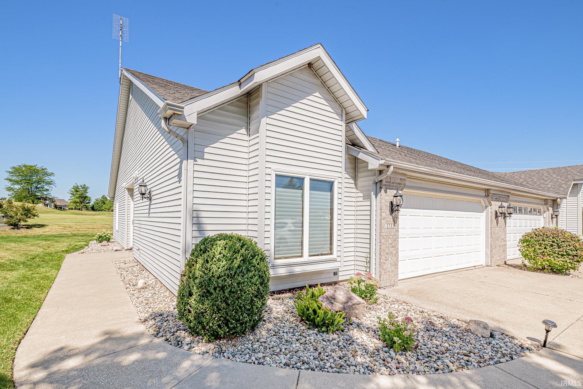 1733 E Inverness Circle