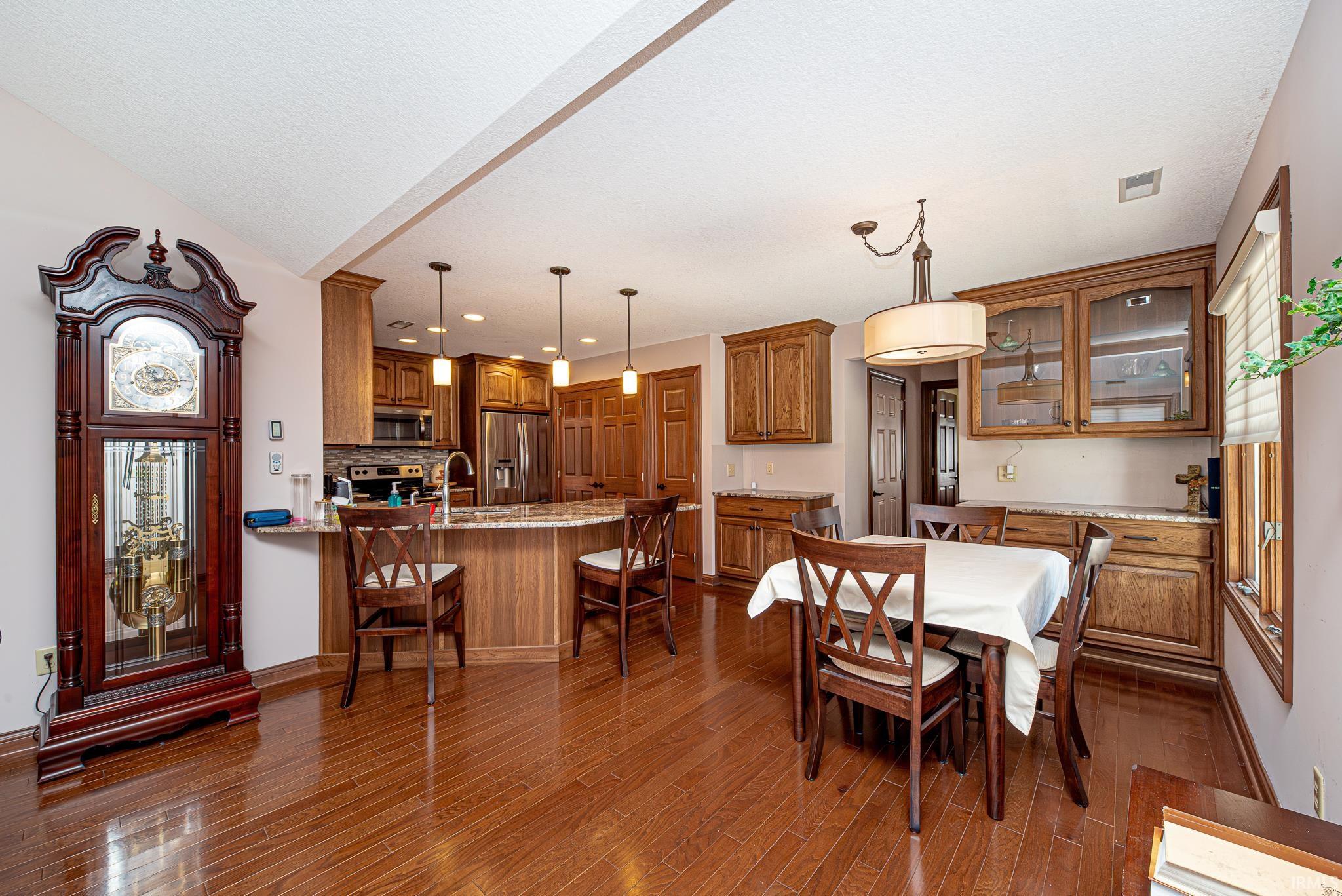 1733 E Inverness Circle