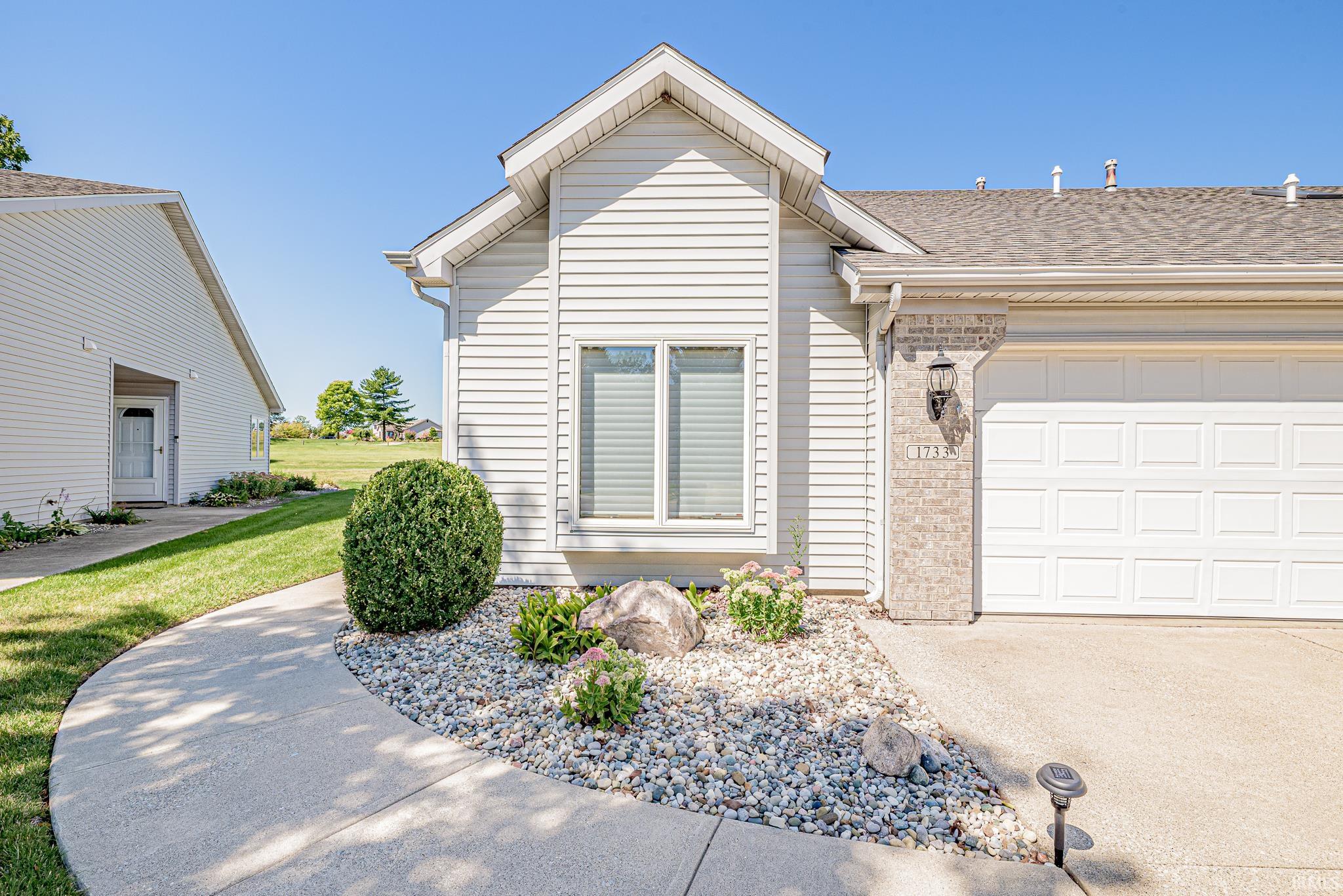 1733 E Inverness Circle