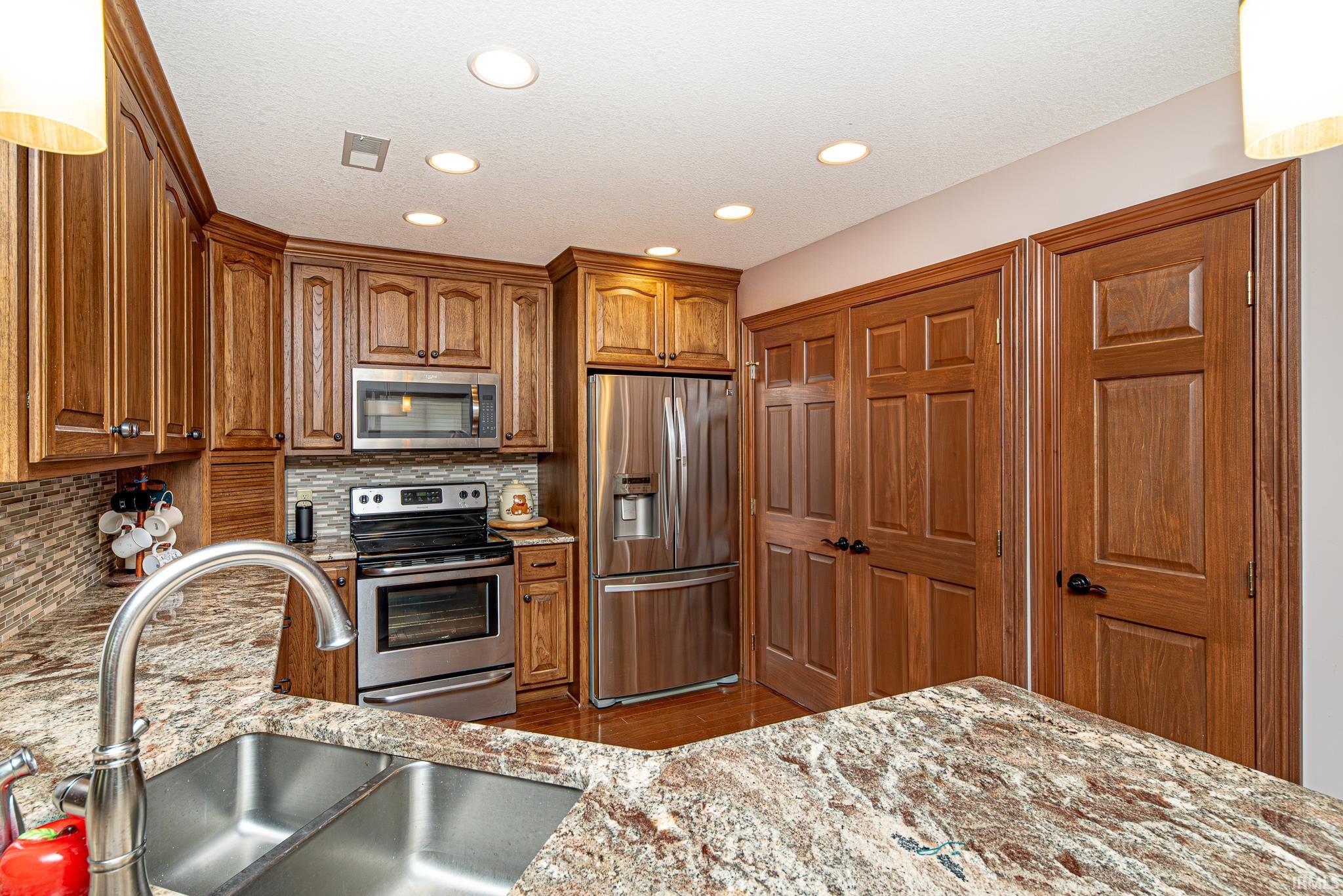 1733 E Inverness Circle