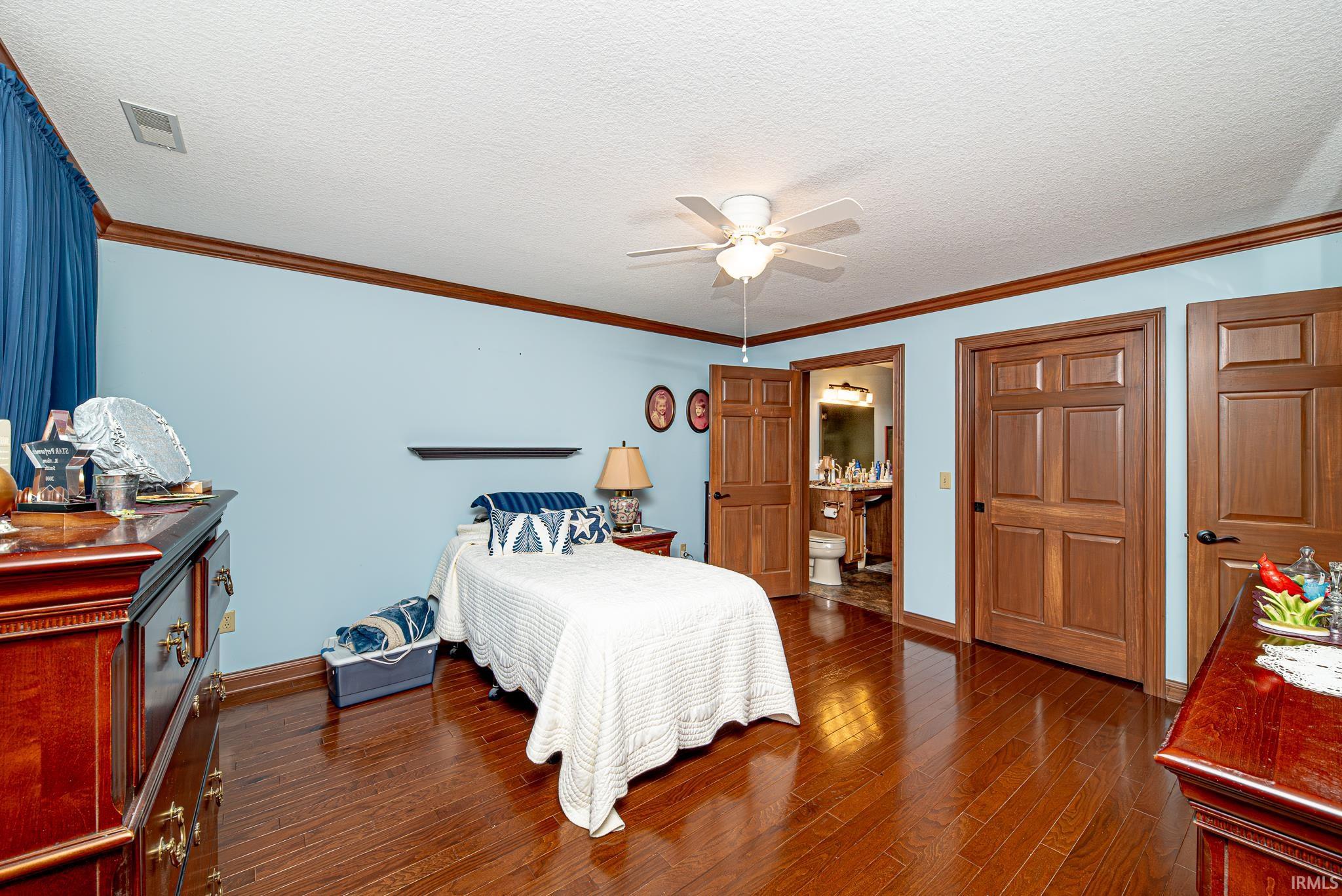 1733 E Inverness Circle