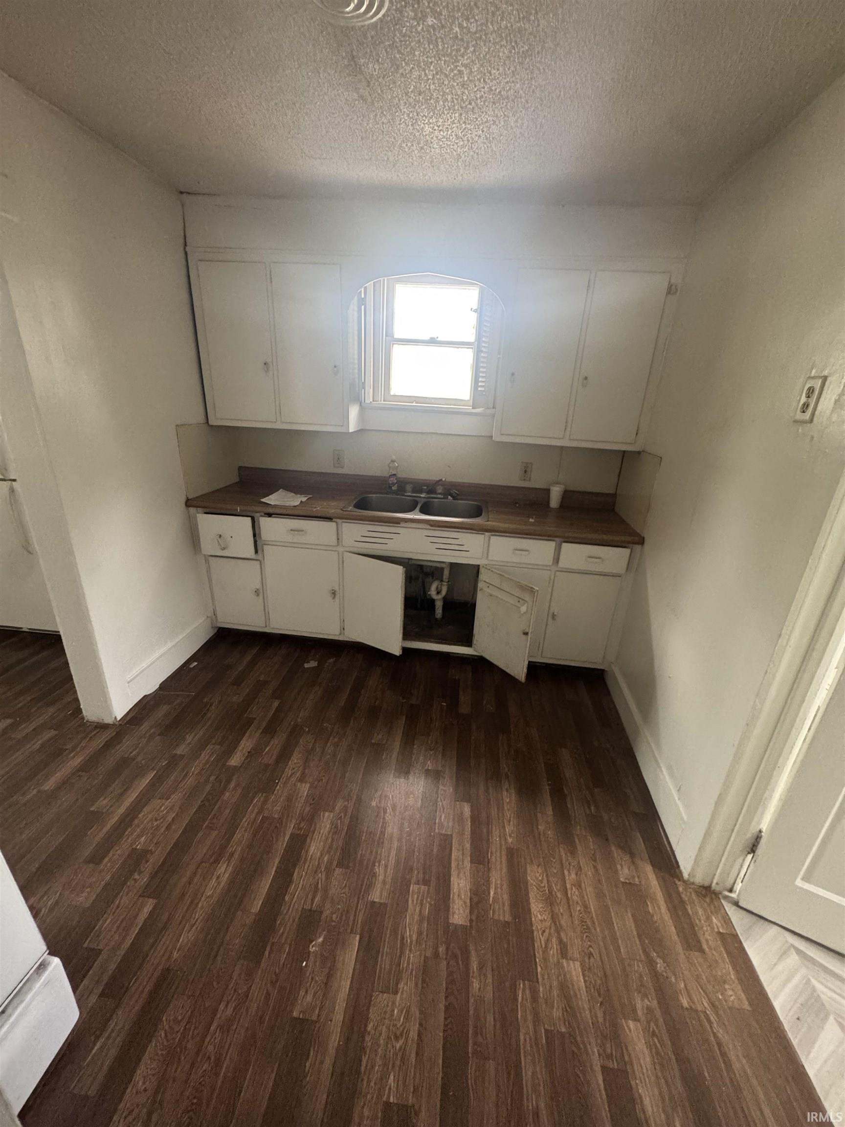 Photo 7 of 1721 W 4th Street