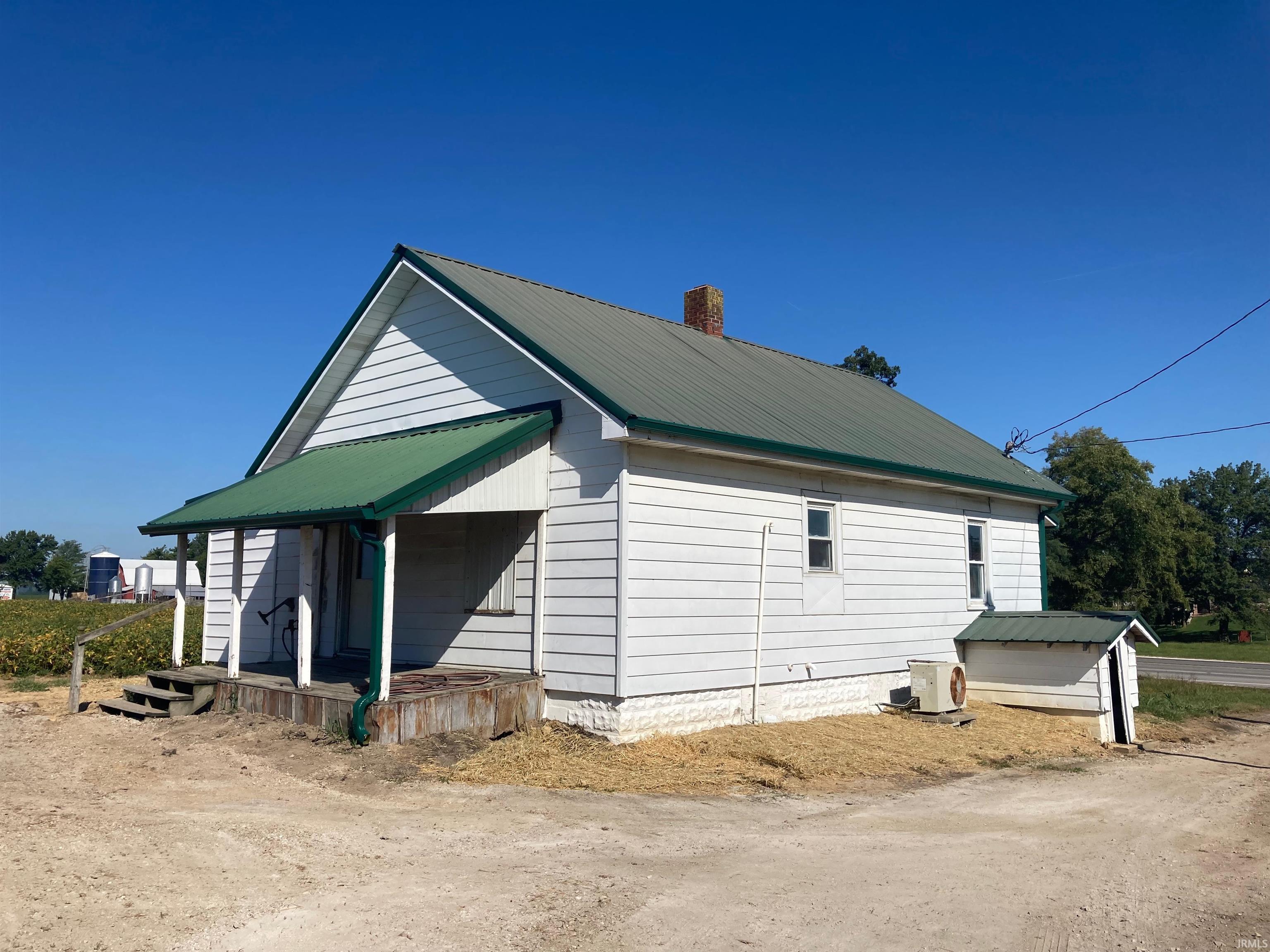 Homes for sale in Cannelburg, IN | 8965 E Us Hwy 50, Cannelburg, IN 47519 | MLS# 202535415