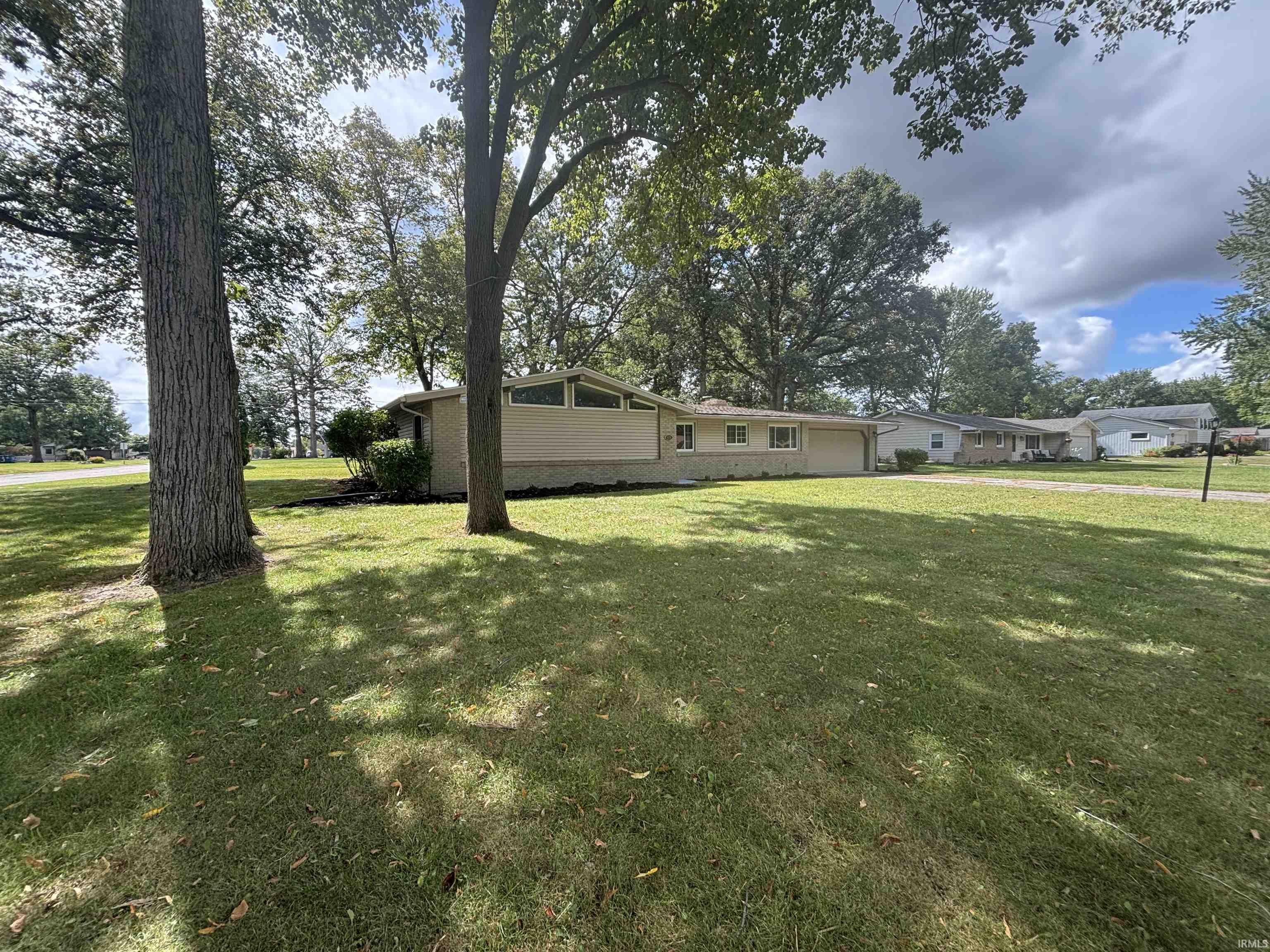 Homes for sale in New Haven, IN | 928 Straford Rd, New Haven, IN 46774 | MLS# 202535625