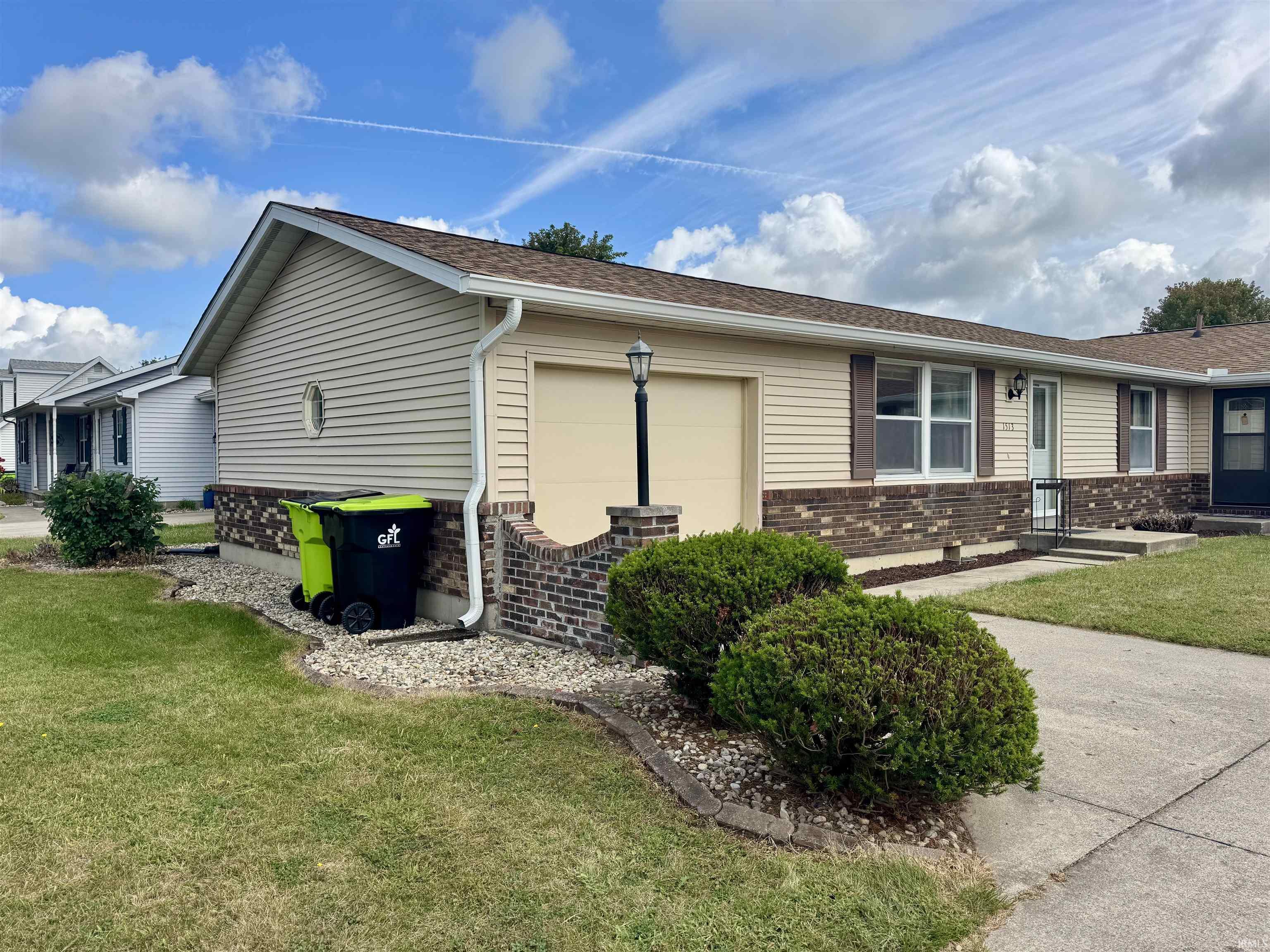 Photo 3 of 1513 Avon Place