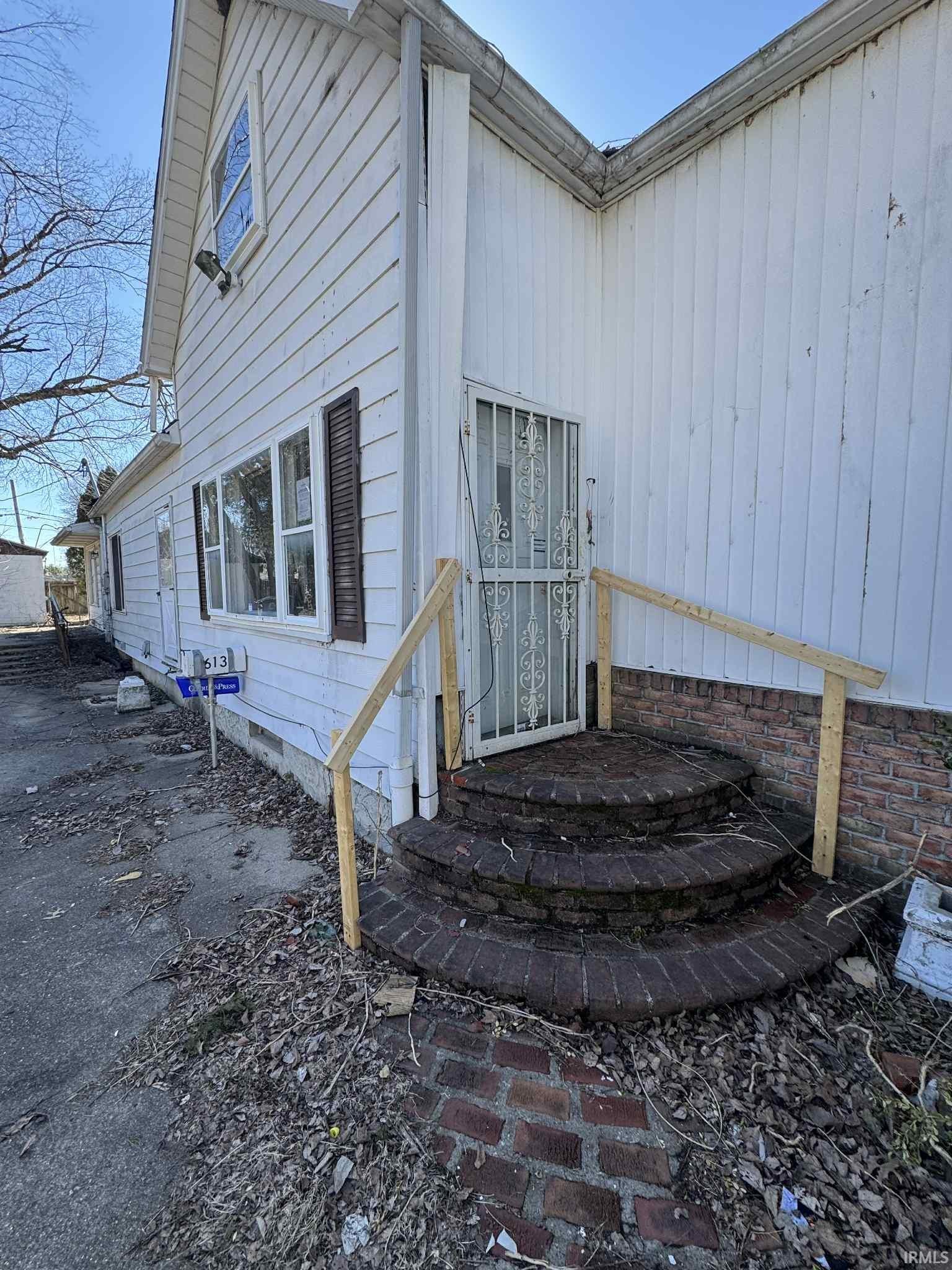 Homes for sale in Evansville, IN | 613 E Louisiana St, Evansville, IN 47711 | MLS# 202535797