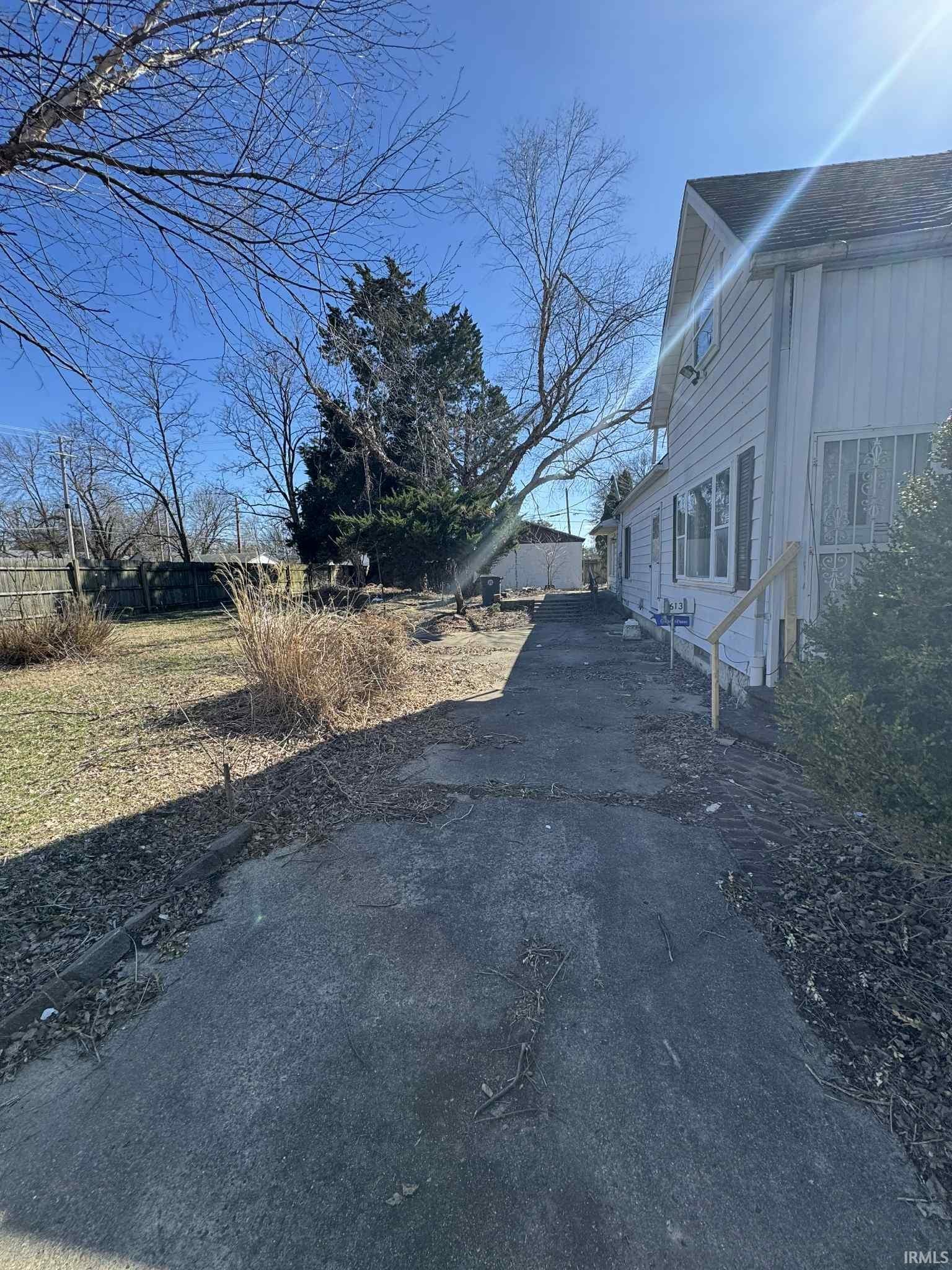 Homes for sale in Evansville, IN | 613 E Louisiana St, Evansville, IN 47711 | MLS# 202535797