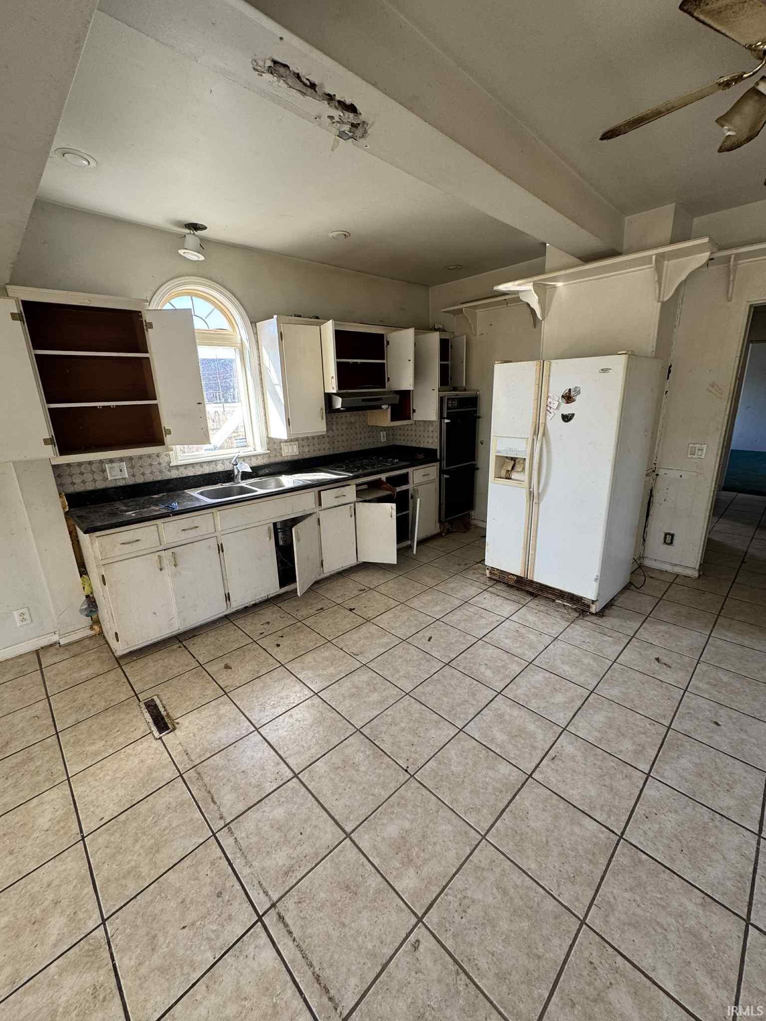 Homes for sale in Evansville, IN | 613 E Louisiana St, Evansville, IN 47711 | MLS# 202535797