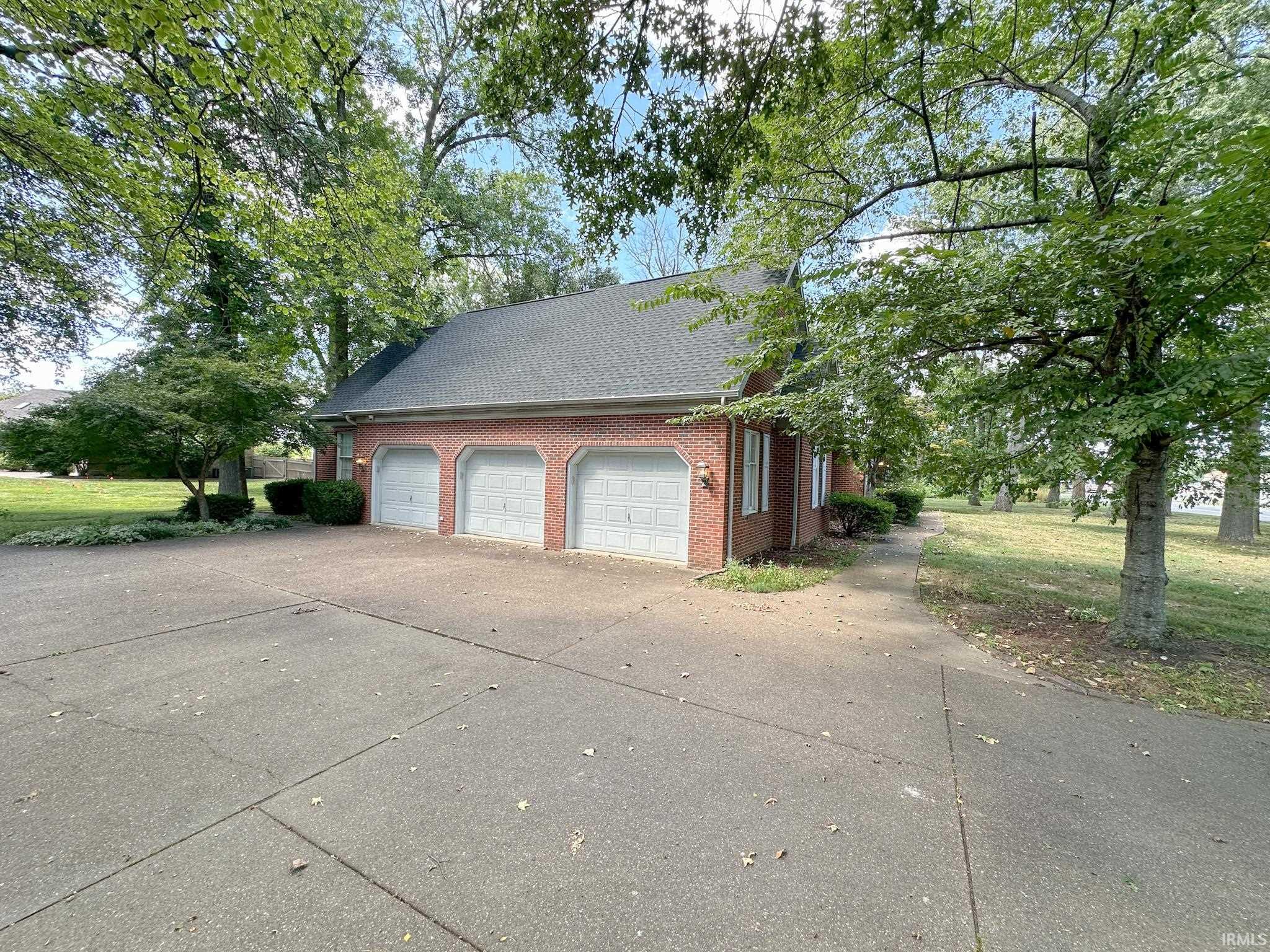 Homes for sale in Newburgh, IN | 4011 Frame Rd, Newburgh, IN 47630 | MLS# 202535899