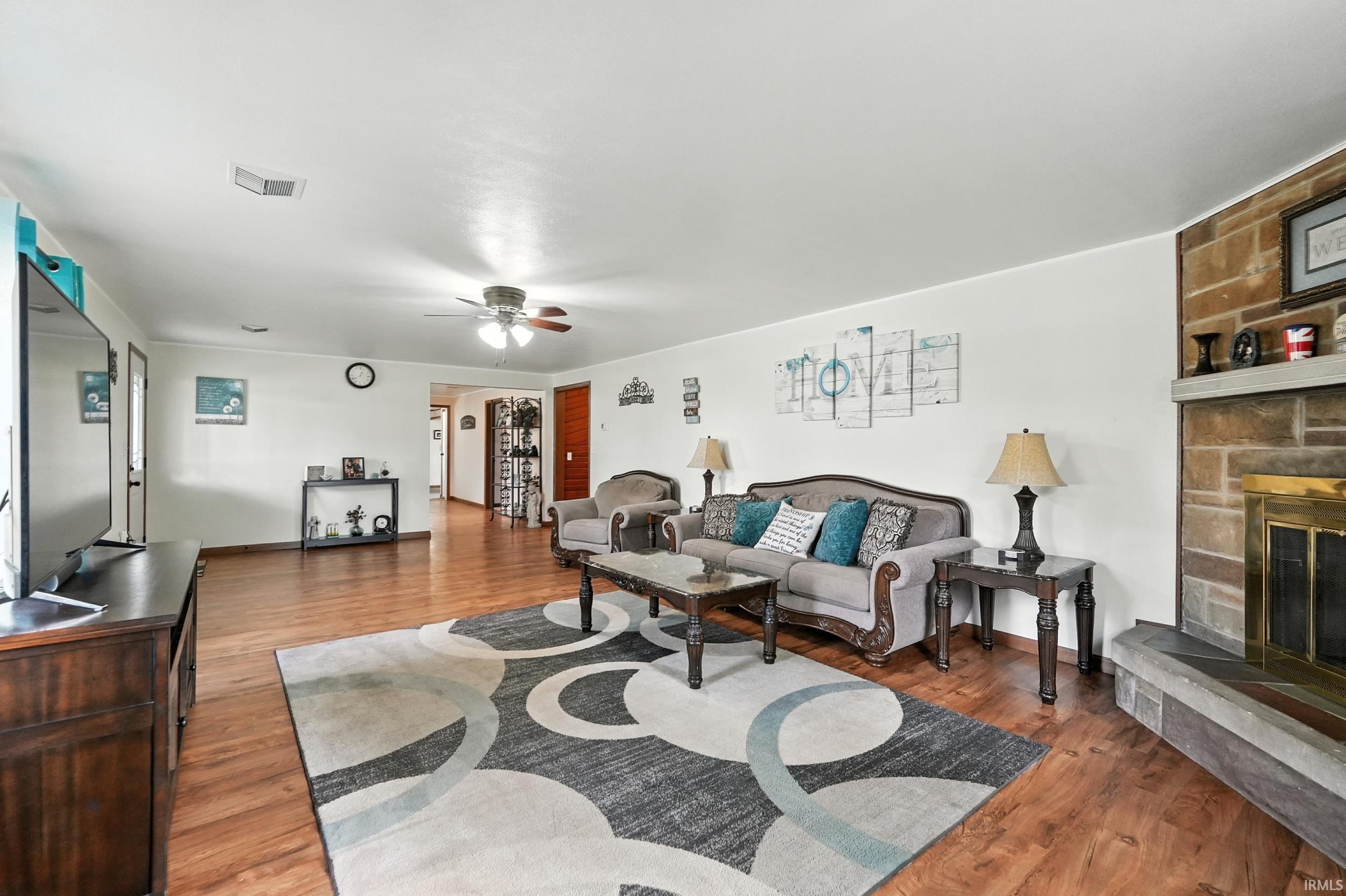 Photo 12 of 522 N MAIN Street