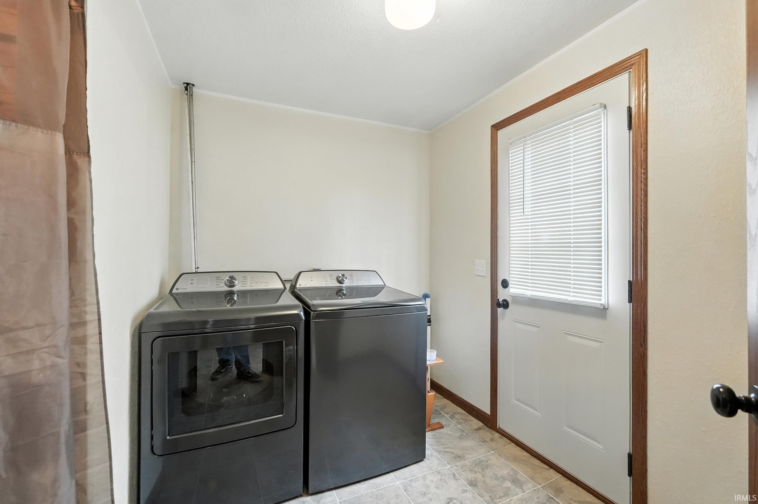 Photo 15 of 522 N MAIN Street