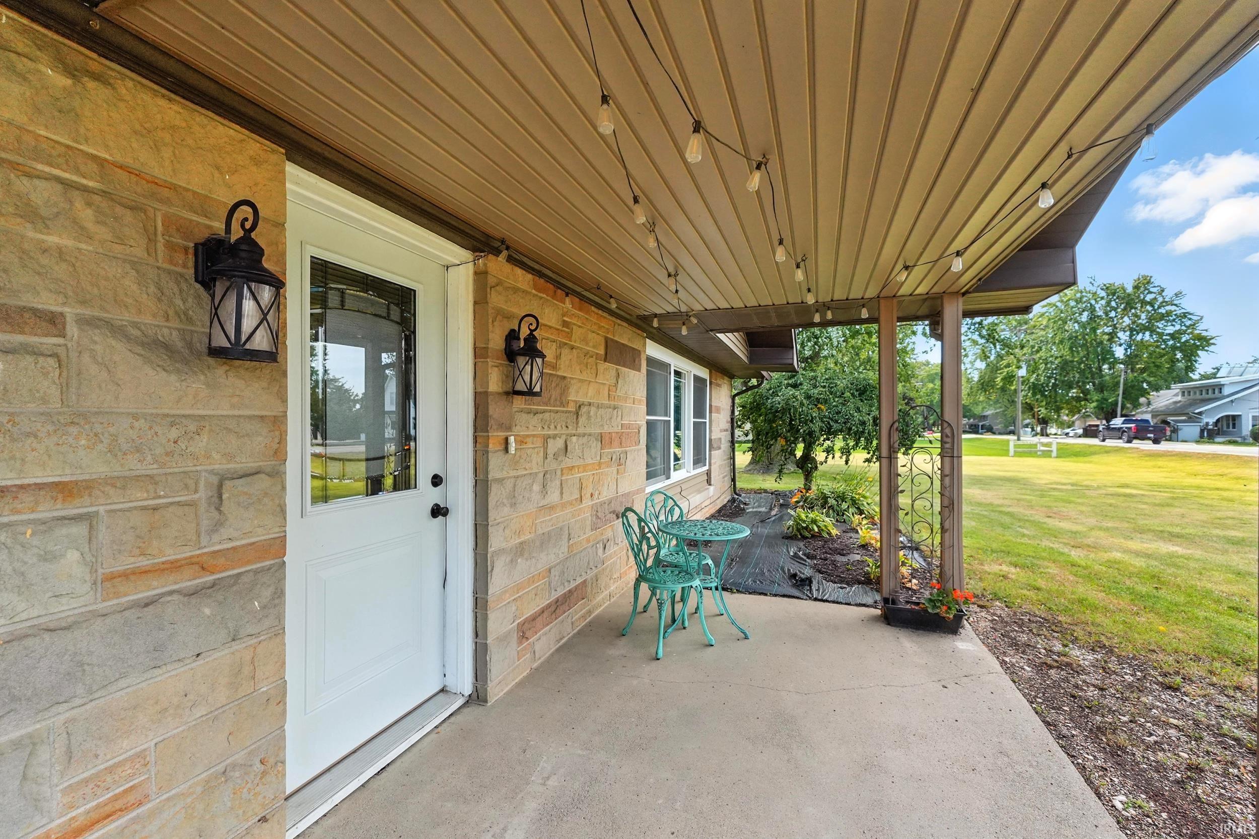 Photo 17 of 522 N MAIN Street