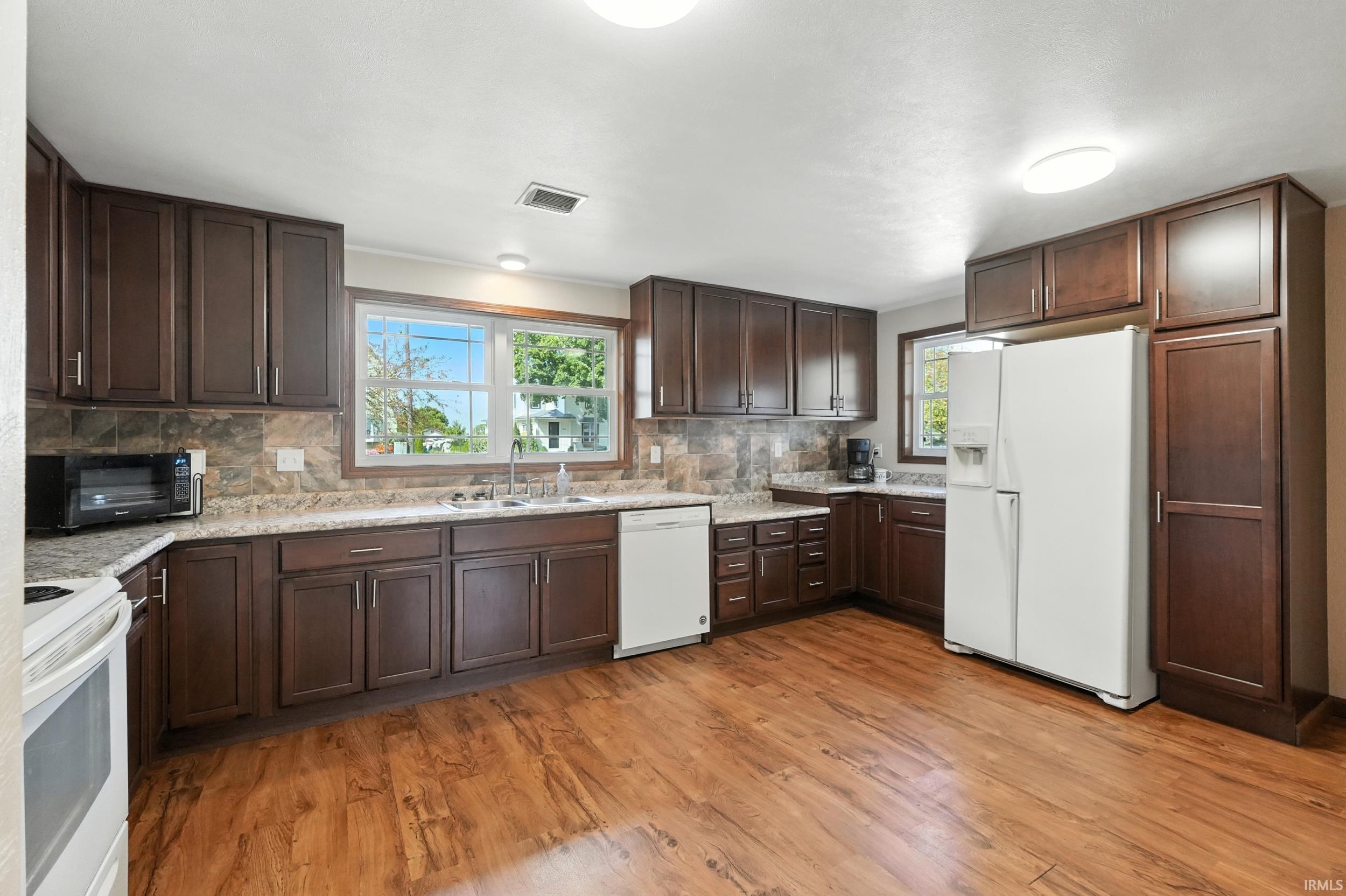 Photo 9 of 522 N MAIN Street