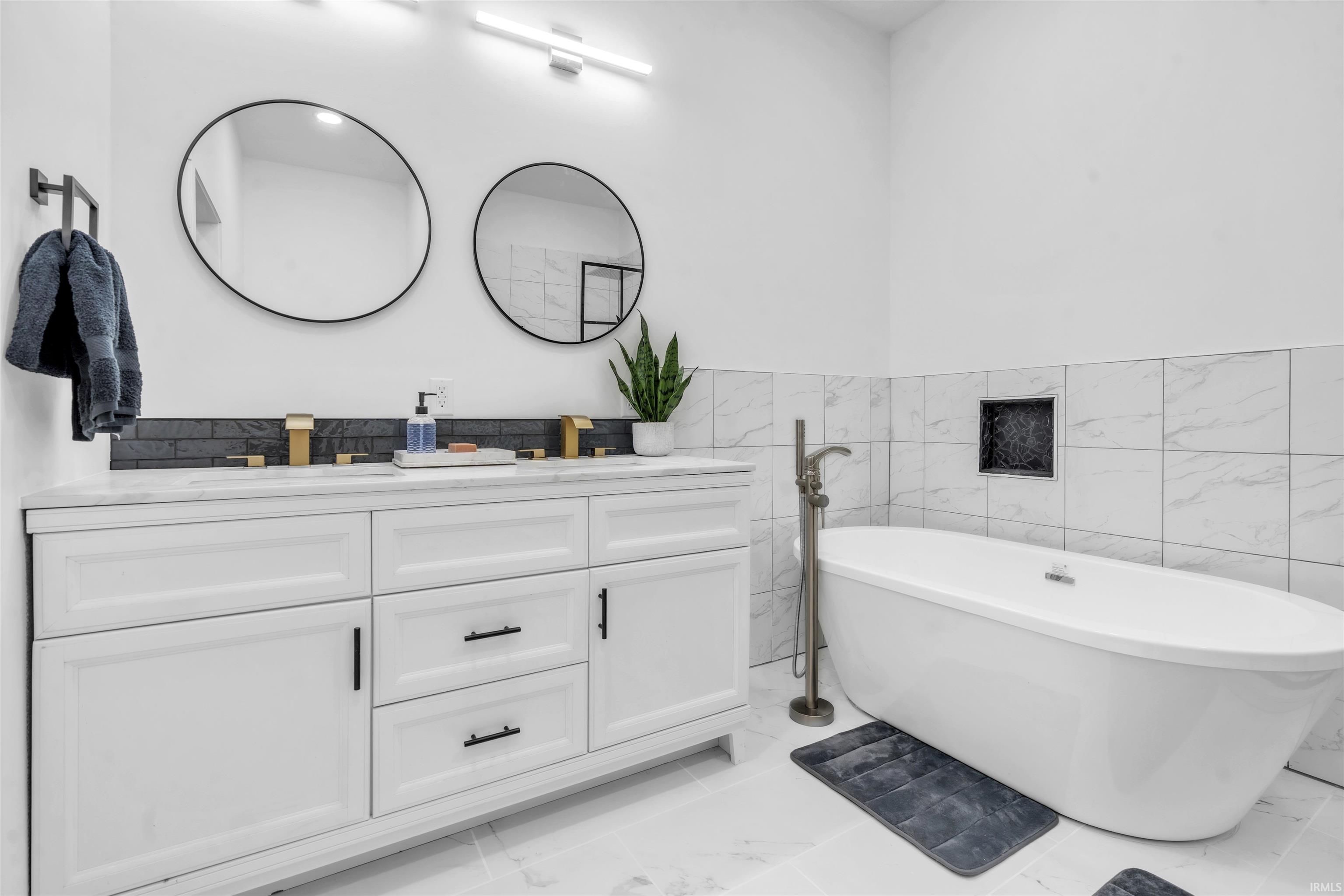 Photo 17 of 808 Johnson Street