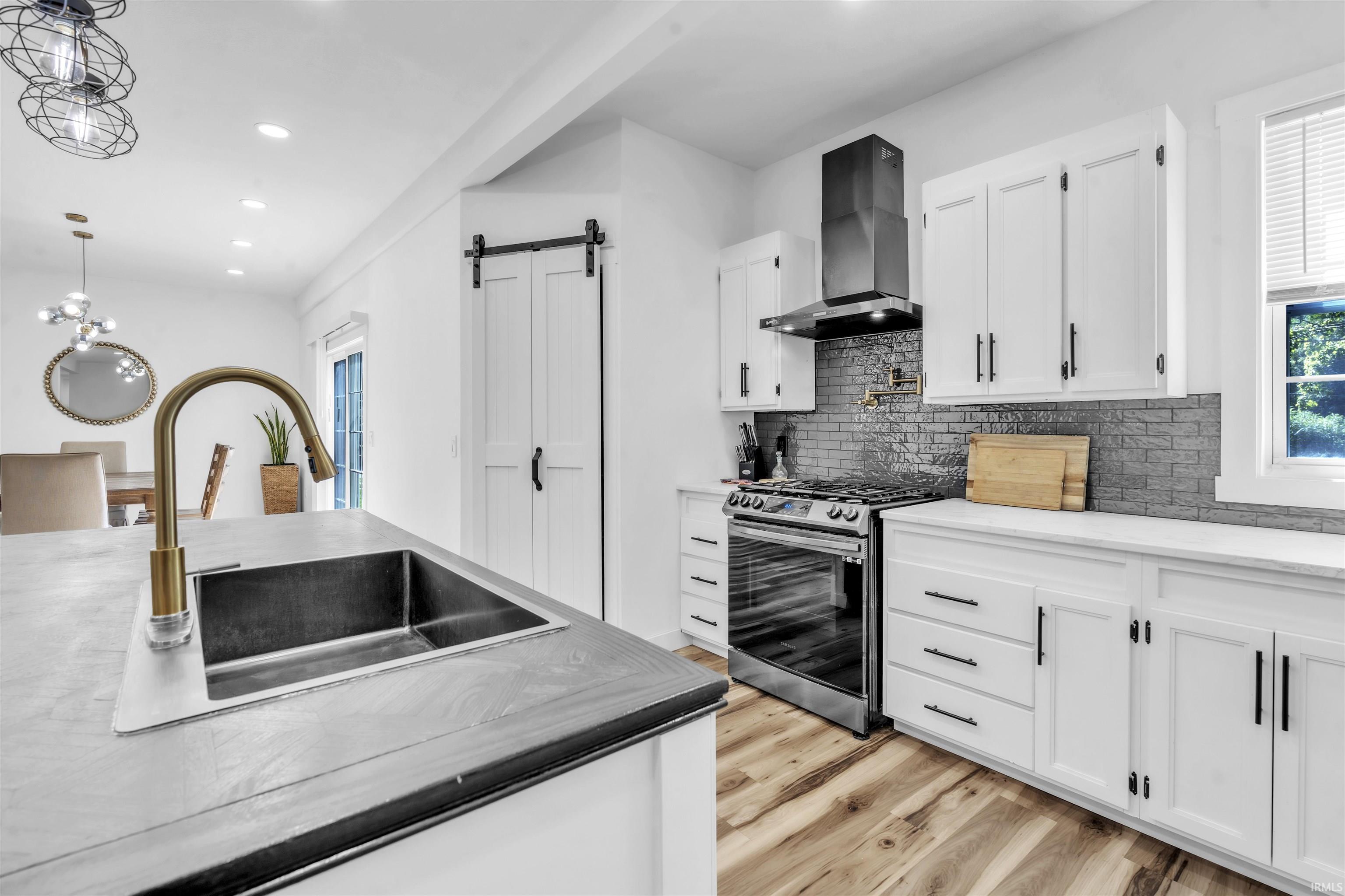 Photo 8 of 808 Johnson Street