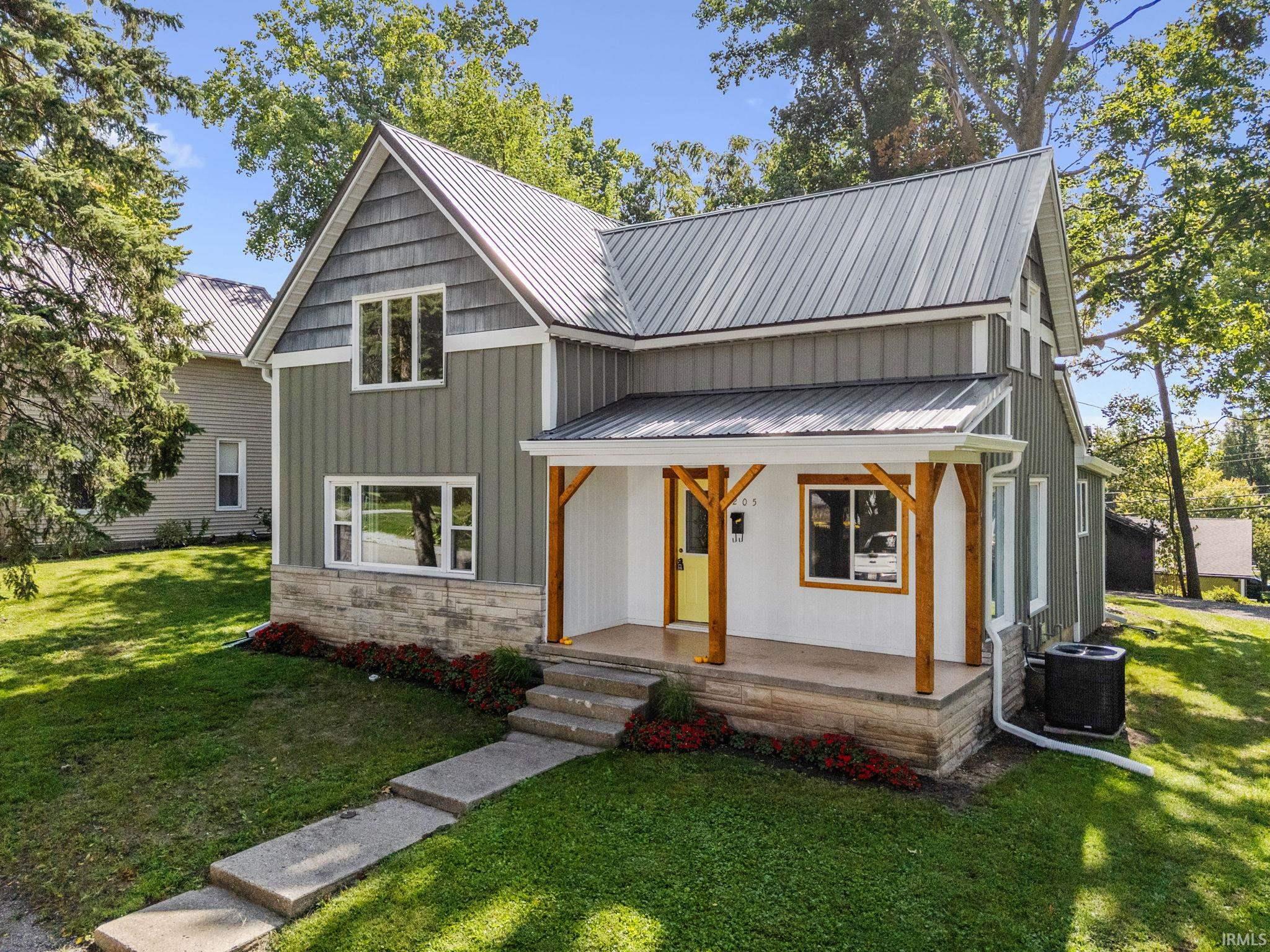 Homes for sale in Syracuse, IN | 205 W Washington St, Syracuse, IN 46567 | MLS# 202536149