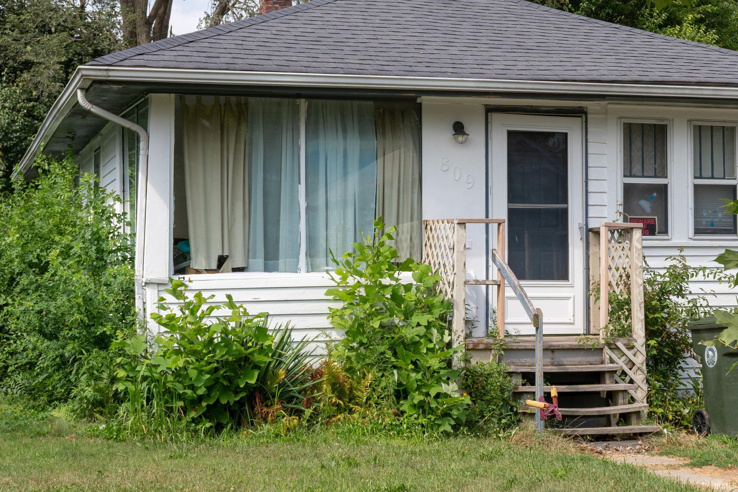 Homes for sale in South Bend, IN | 809 E Fairview Ave, South Bend, IN 46614 | MLS# 202536217