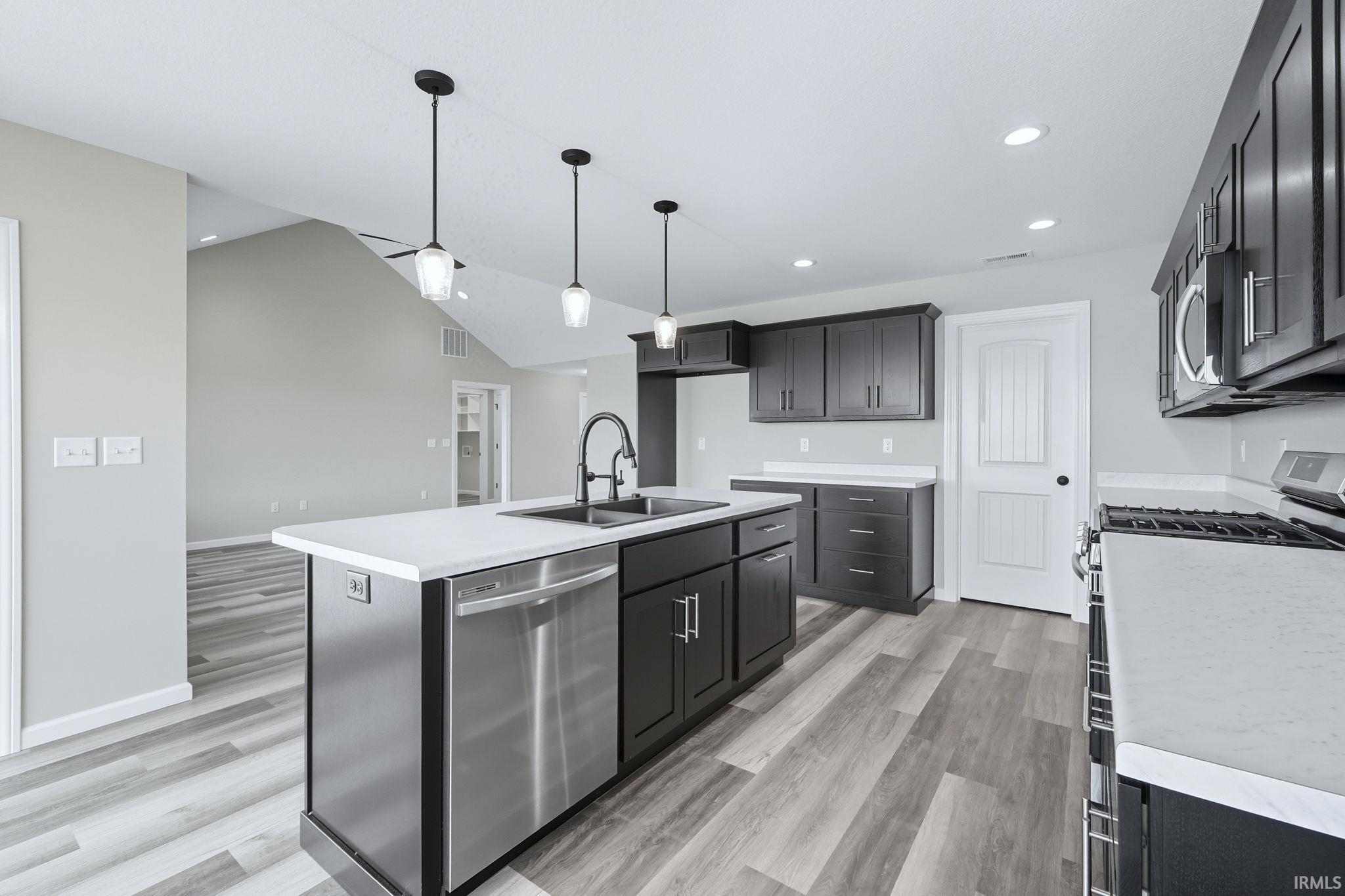 Photo 14 of 840 Zenos Boulevard