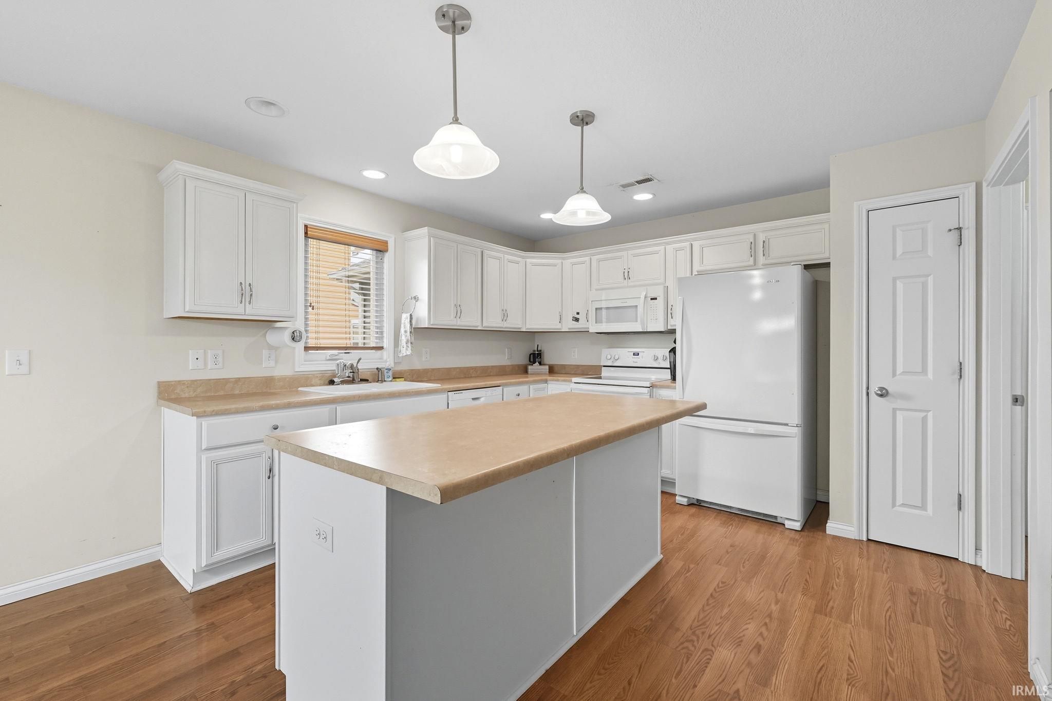 Photo 10 of 10302 Greenwood lakes Drive