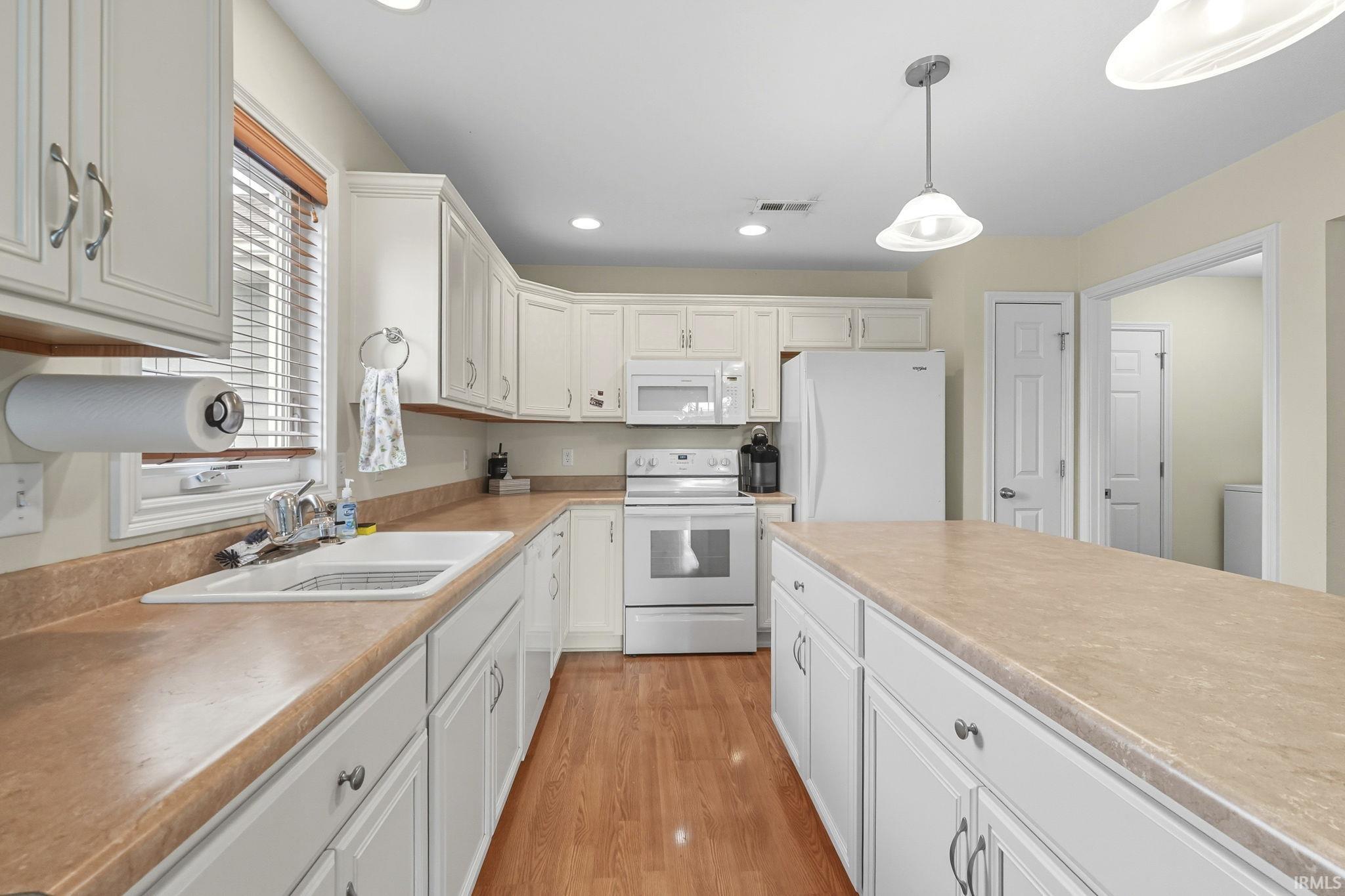 Photo 11 of 10302 Greenwood lakes Drive