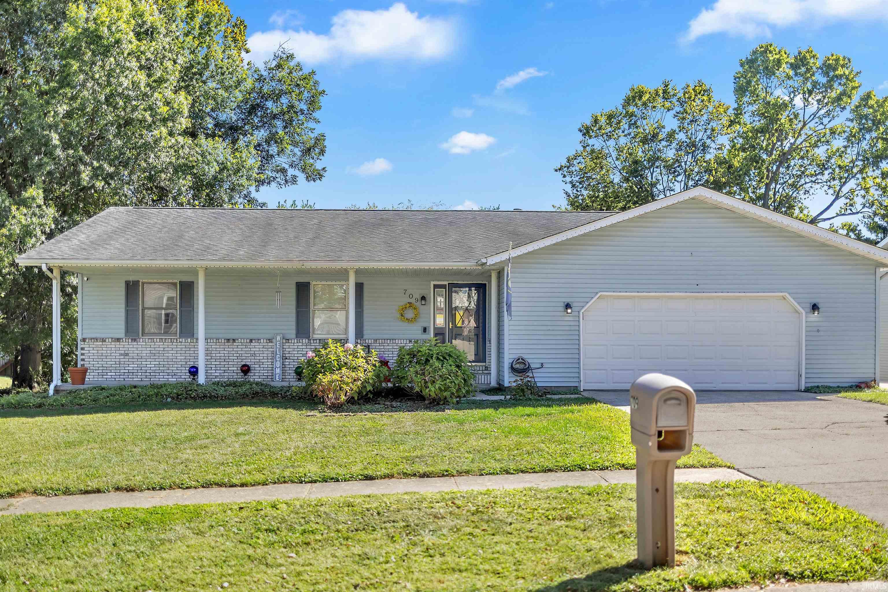 Homes for sale in Bloomington, IN | 709 W Hedgewood Dr, Bloomington, IN 47403 | MLS# 202536817