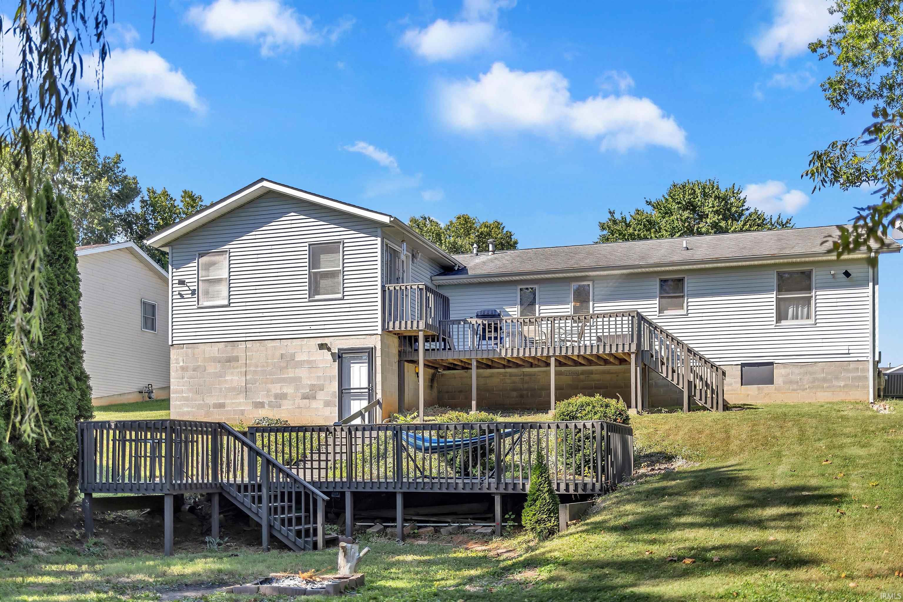 Homes for sale in Bloomington, IN | 709 W Hedgewood Dr, Bloomington, IN 47403 | MLS# 202536817