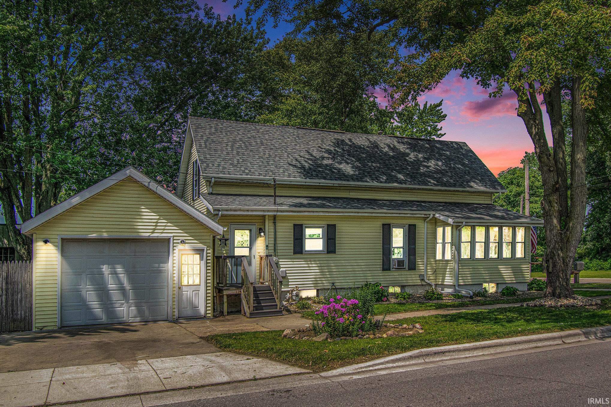 Photo 1 of 317 E Waterford Street