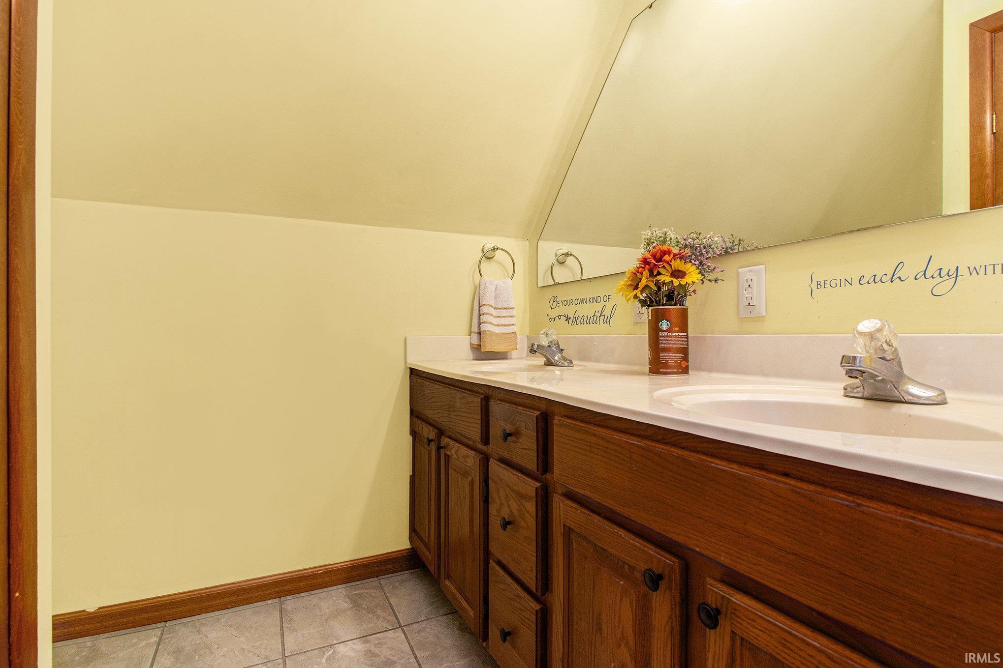 Photo 15 of 317 E Waterford Street