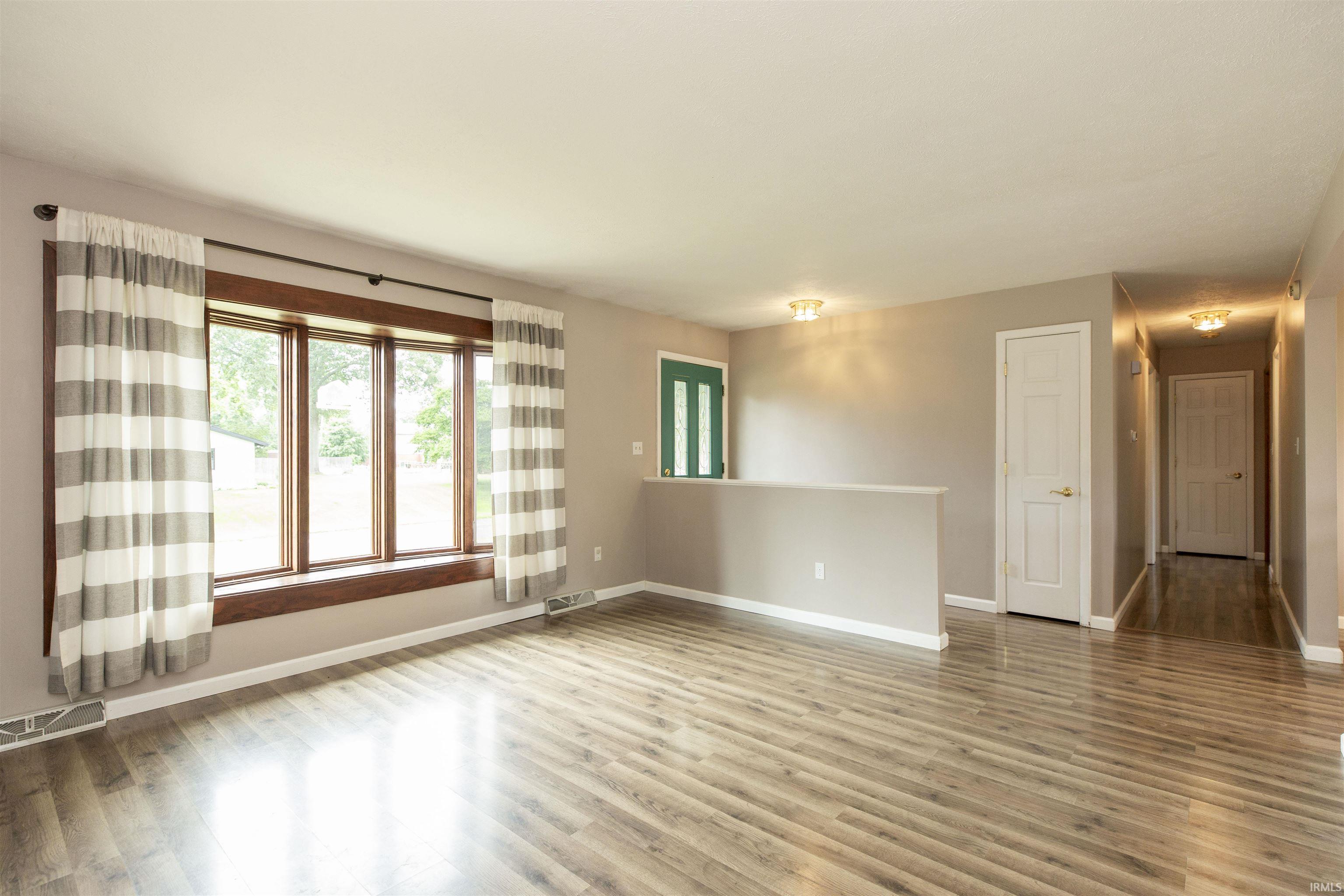 Homes for sale in Osceola, IN | 56106 Wynnewood Dr, Osceola, IN 46561 | MLS# 202537150