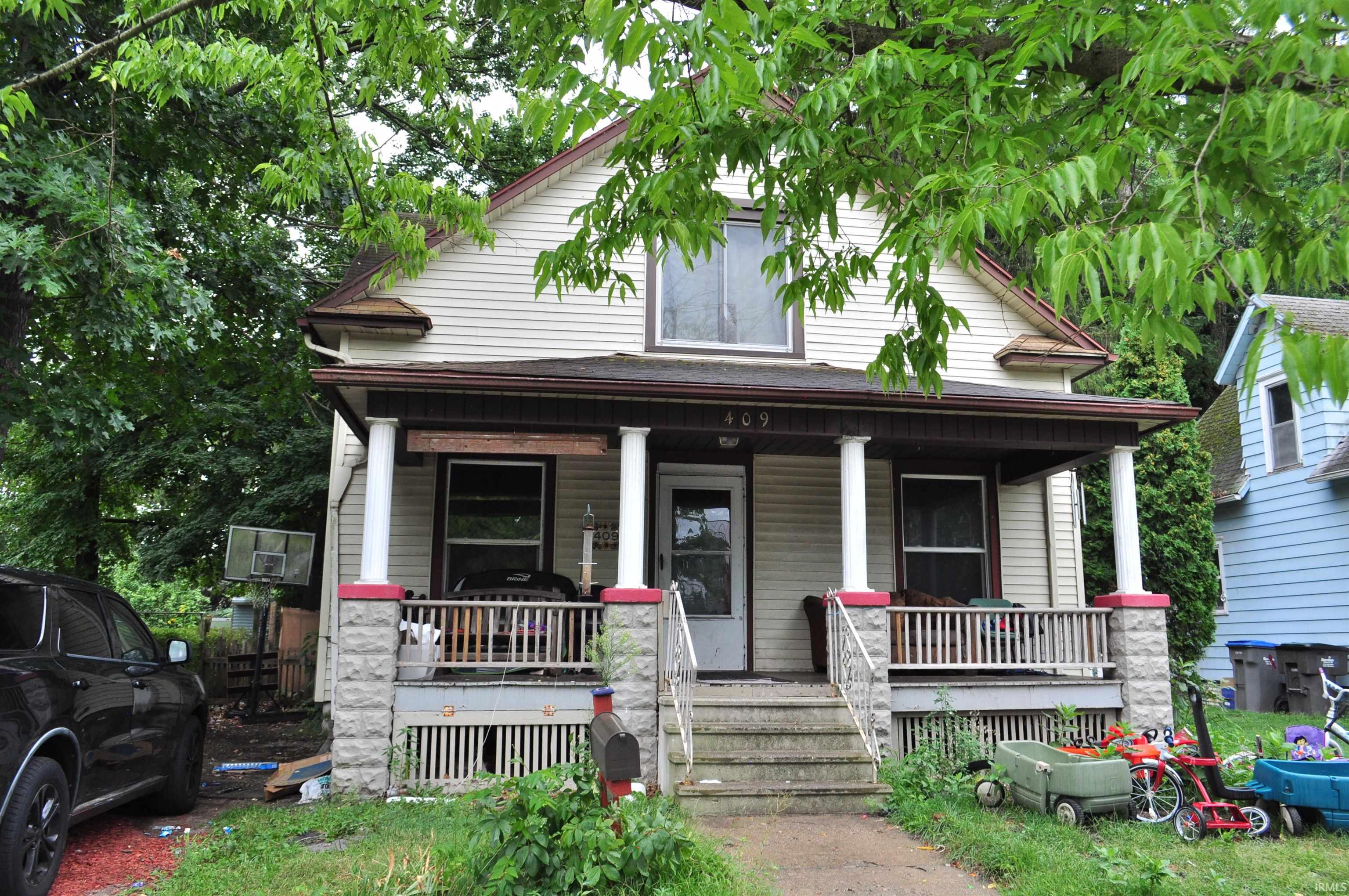 Homes for sale in Elkhart, IN | 409 W Wolf Ave, Elkhart, IN 46516 | MLS# 202537213