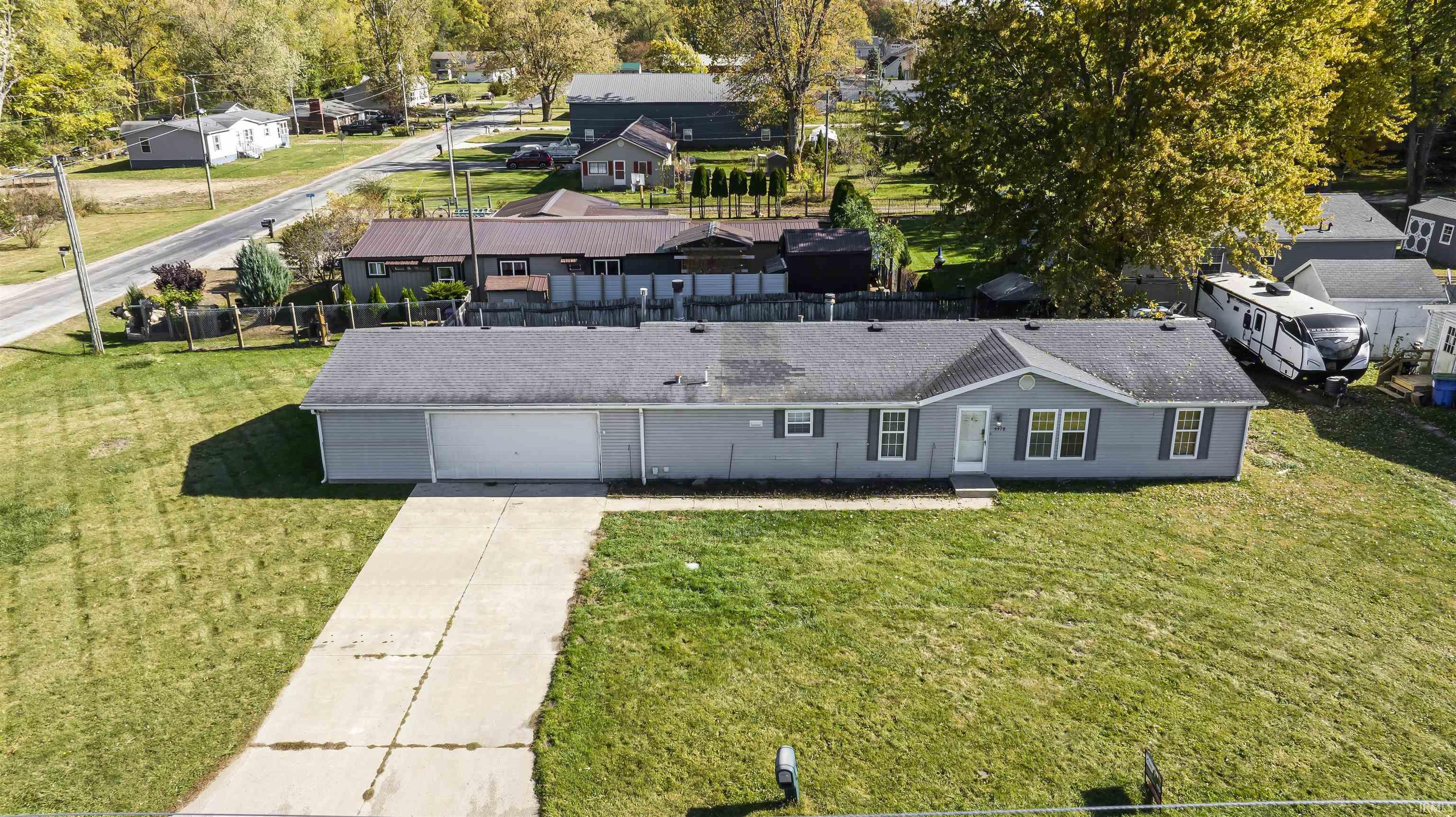 Homes for sale in Syracuse, IN | 9978 N 300 E, Syracuse, IN 46567 | MLS# 202537264