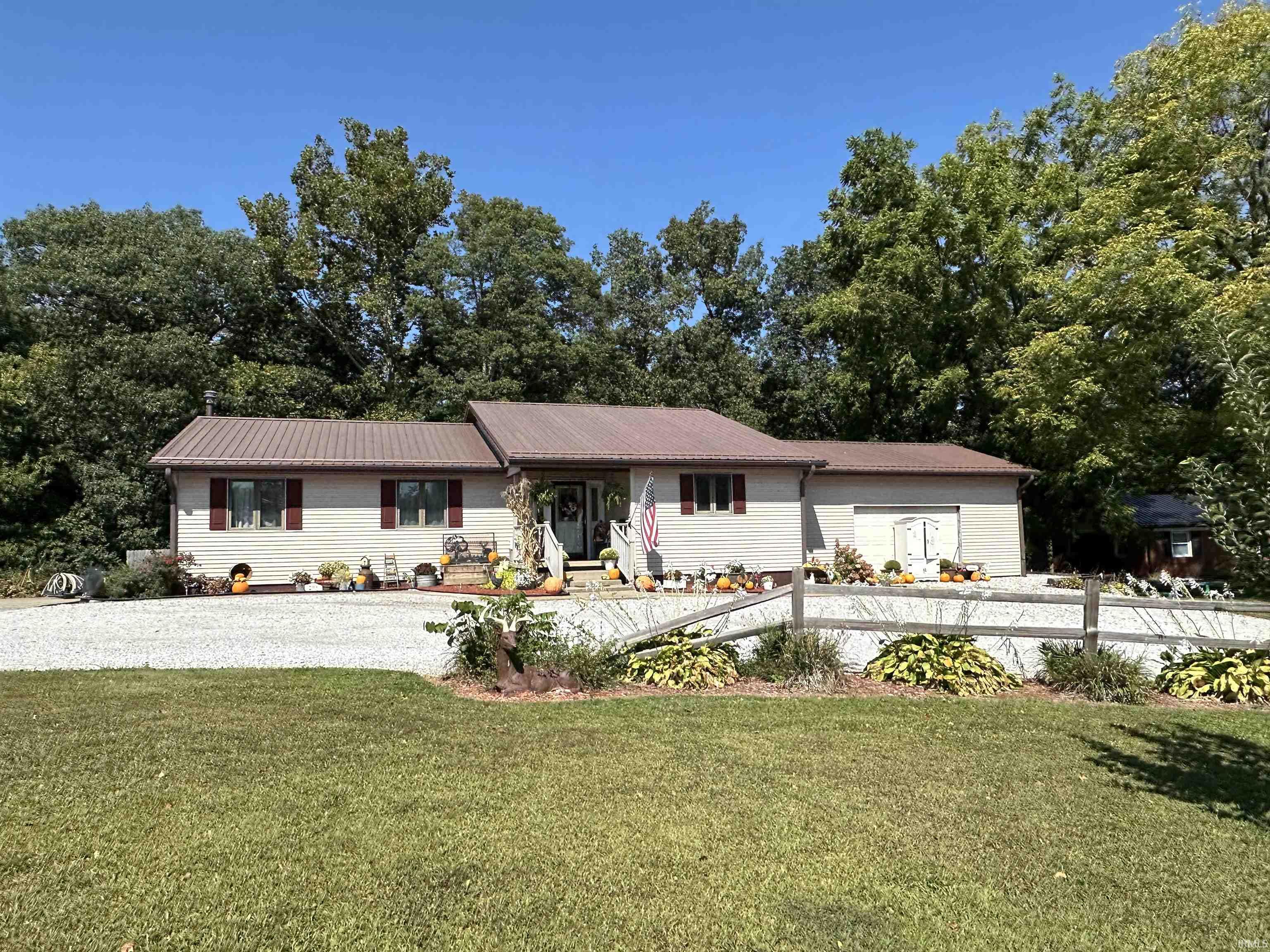 Homes for sale in Veedersburg, IN | 684 E Bonebrake Rd, Veedersburg, IN 47980 | MLS# 202537375