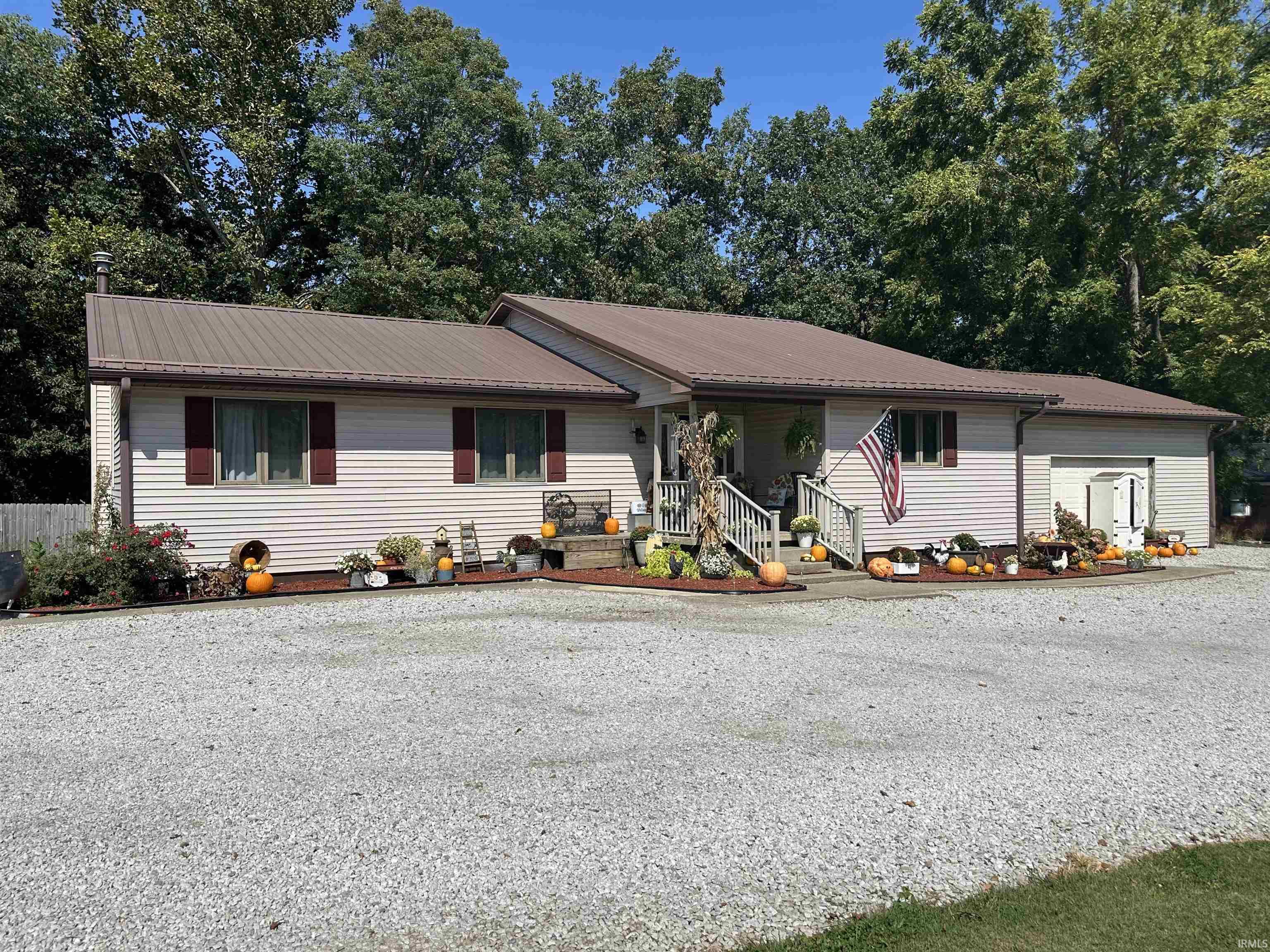 Homes for sale in Veedersburg, IN | 684 E Bonebrake Rd, Veedersburg, IN 47980 | MLS# 202537375