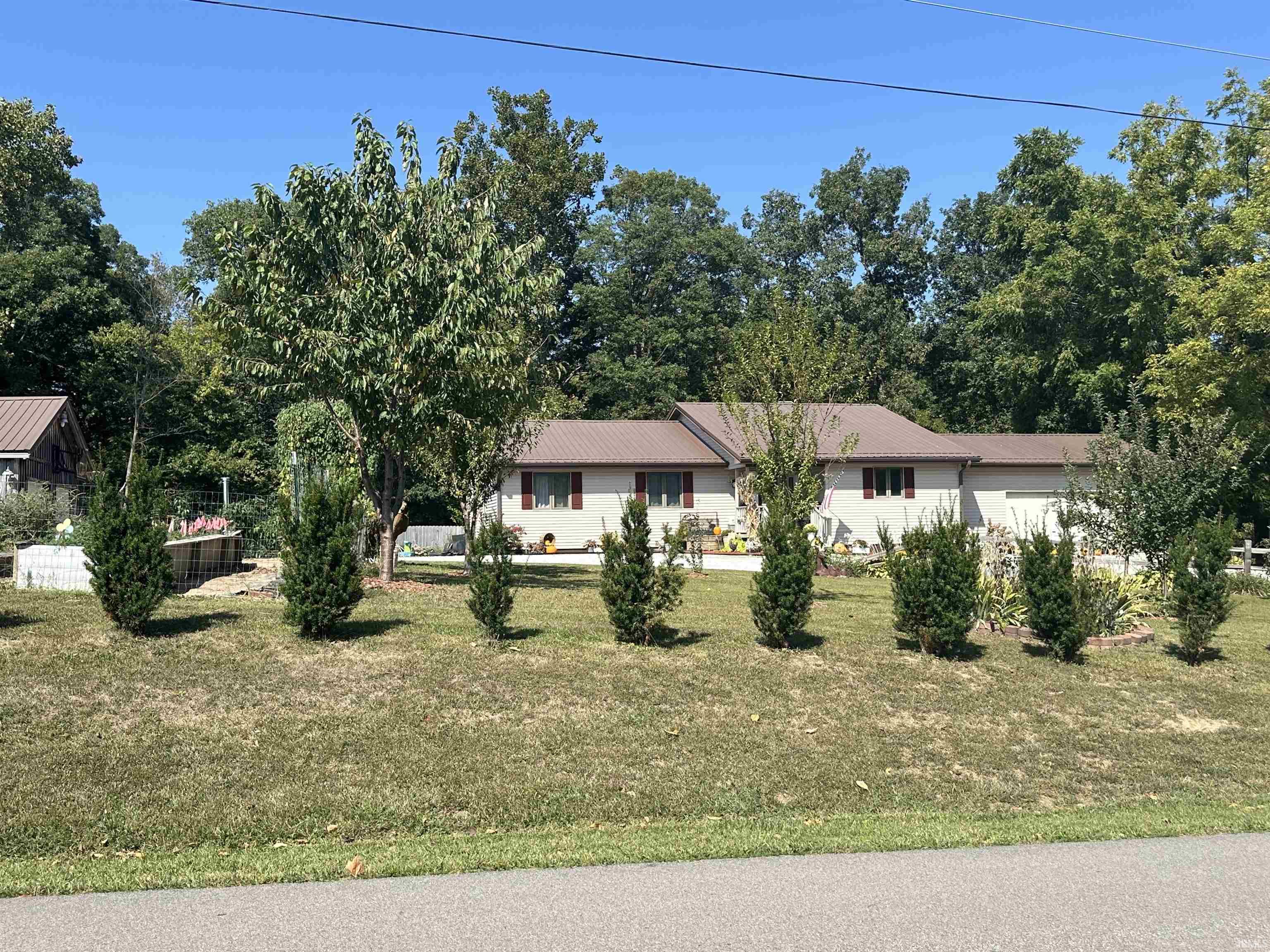 Homes for sale in Veedersburg, IN | 684 E Bonebrake Rd, Veedersburg, IN 47980 | MLS# 202537375