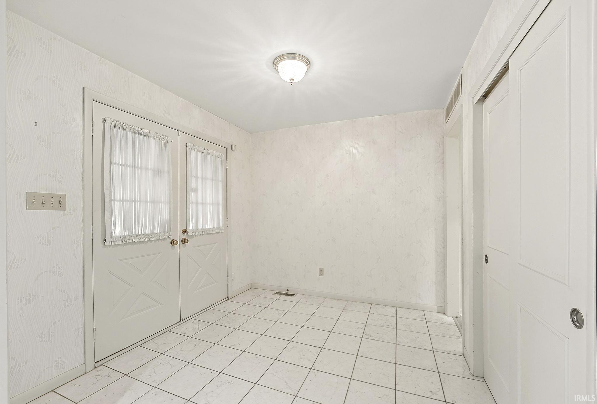 Photo 3 of 5516 Indiana Avenue