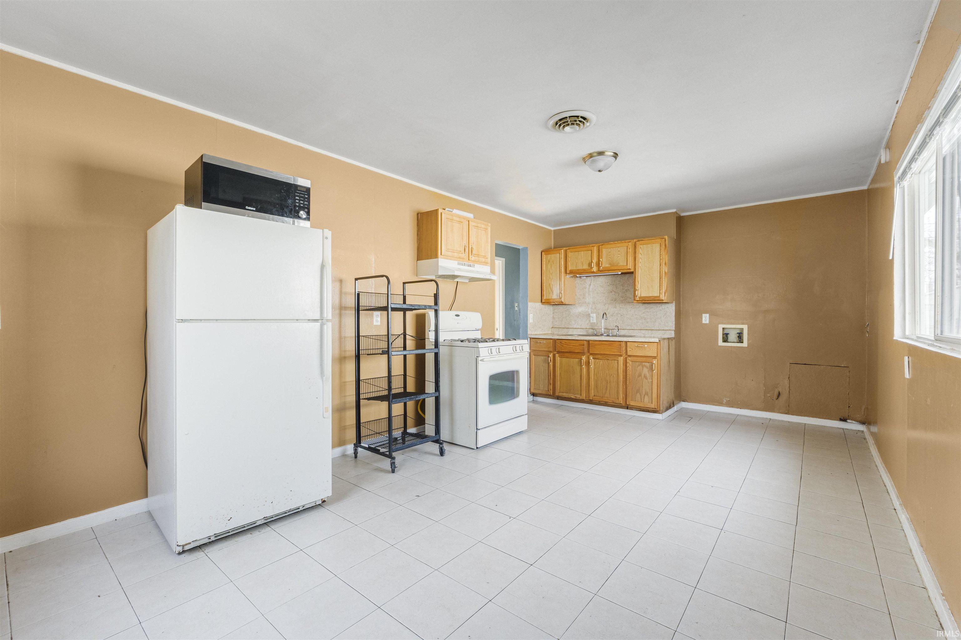 Photo 3 of 2922 Drexel Avenue