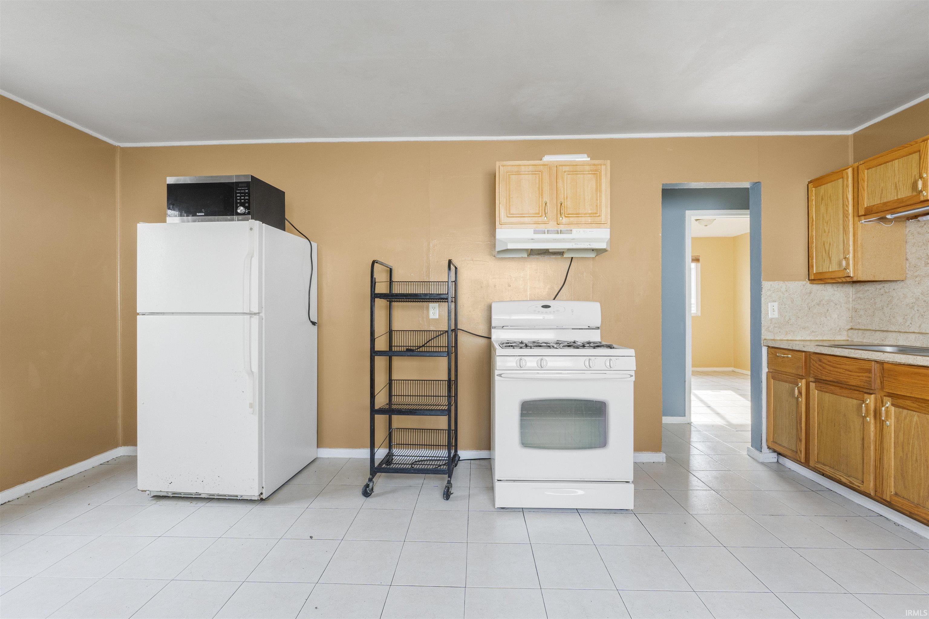 Photo 4 of 2922 Drexel Avenue