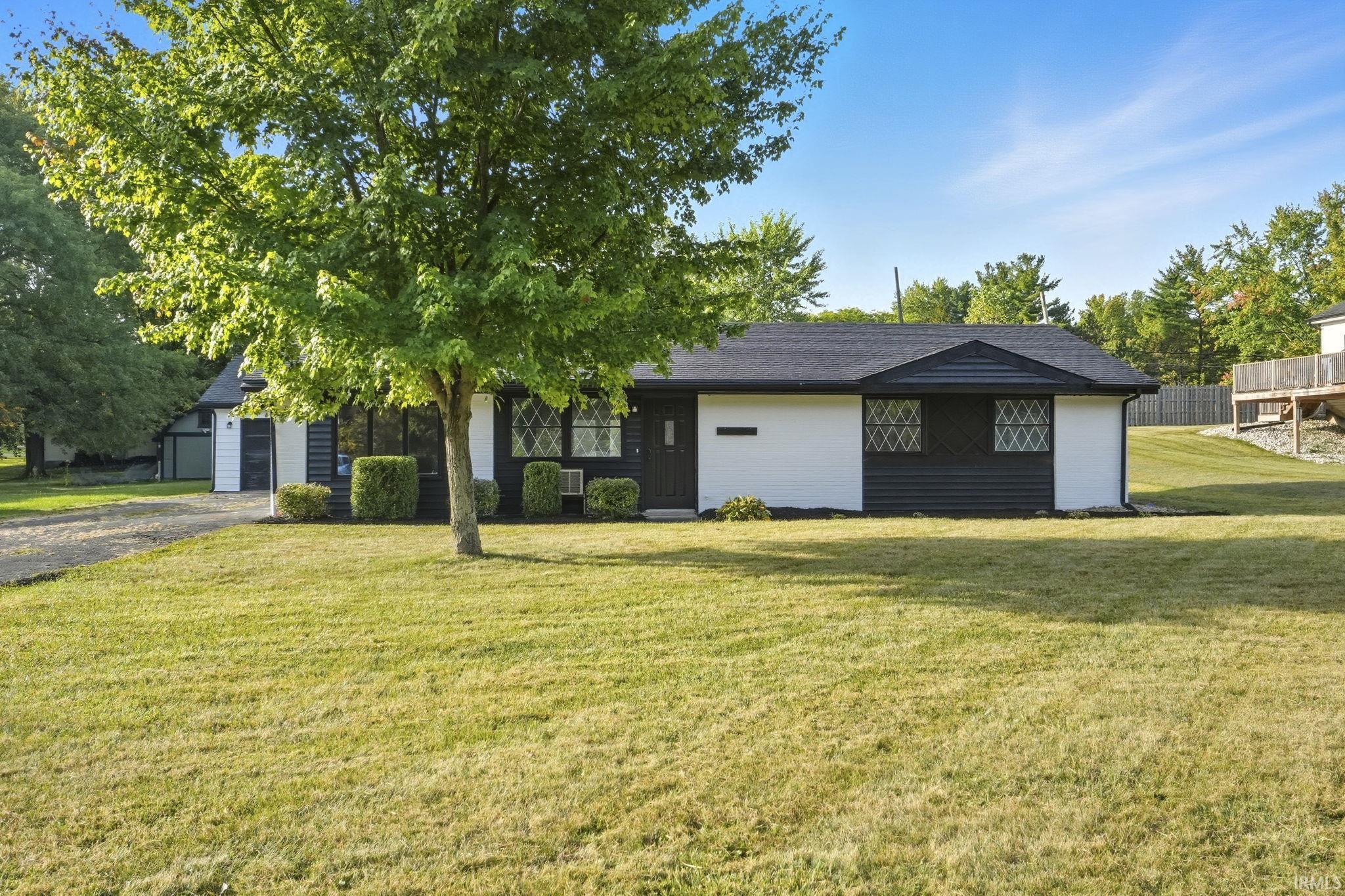 Homes for sale in Fort Wayne, IN | 2228 E Gump Rd, Fort Wayne, IN 46845 | MLS# 202537514