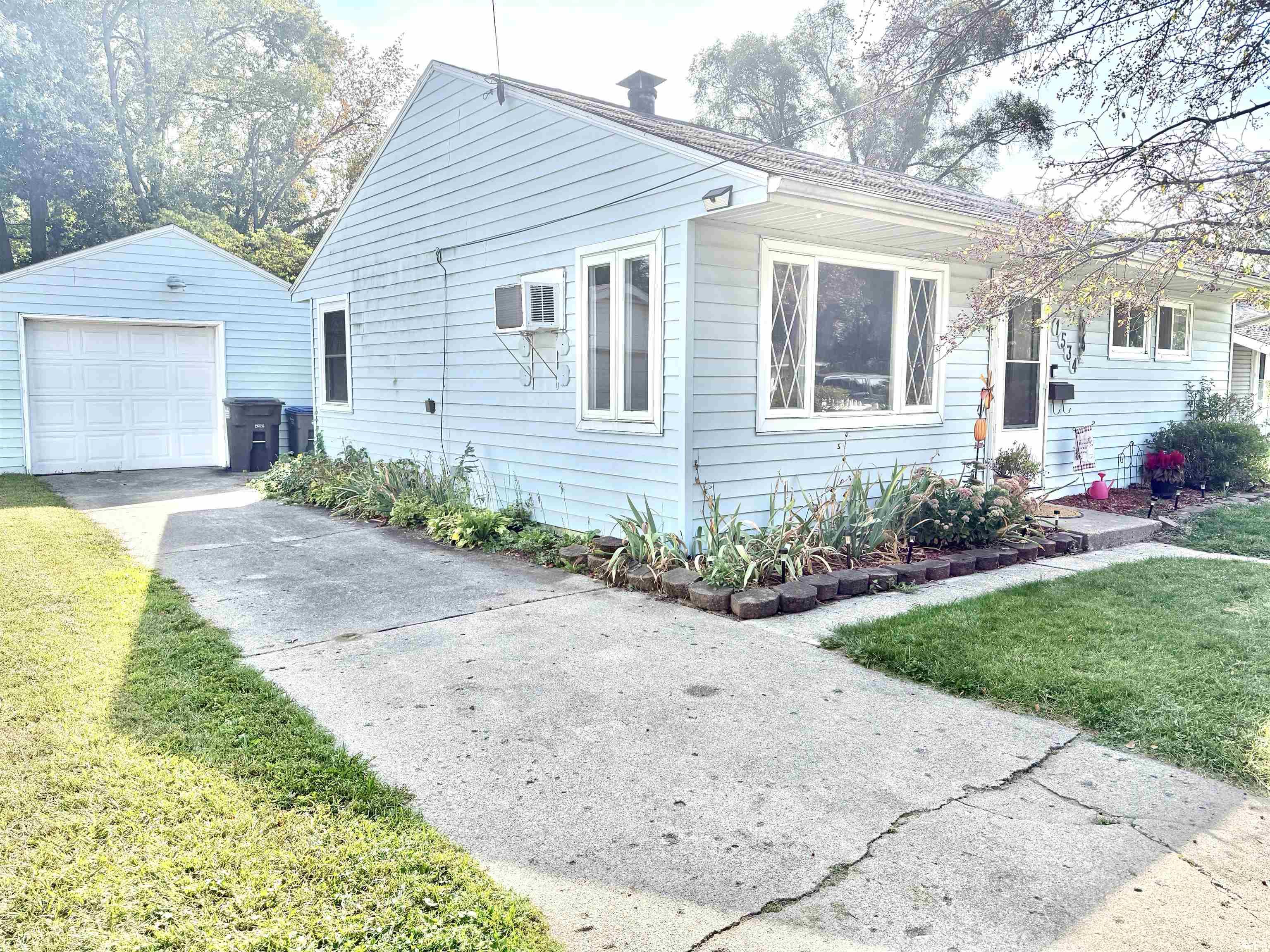 Photo 2 of 1534 Cone Street