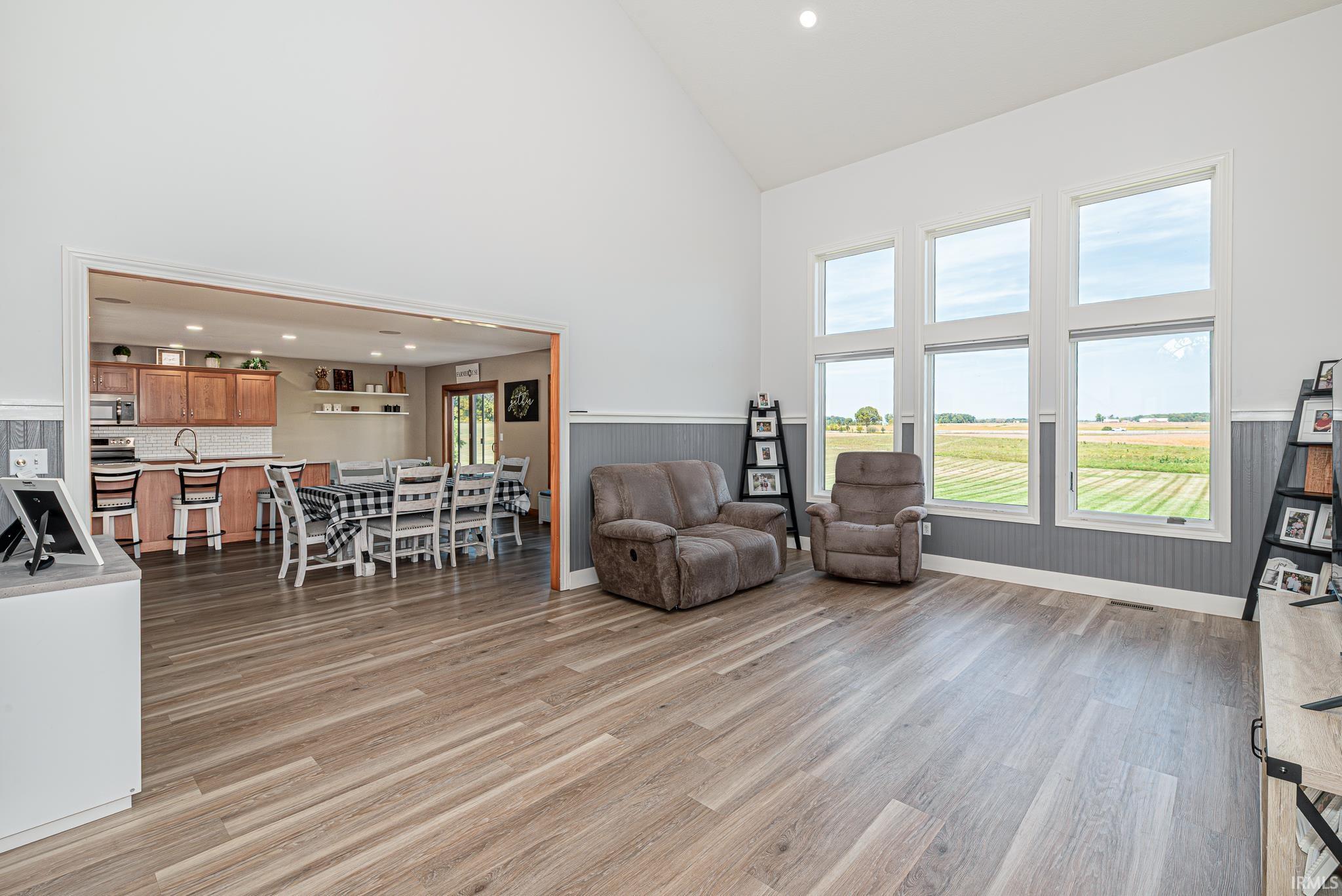 1388 W Glenview Court