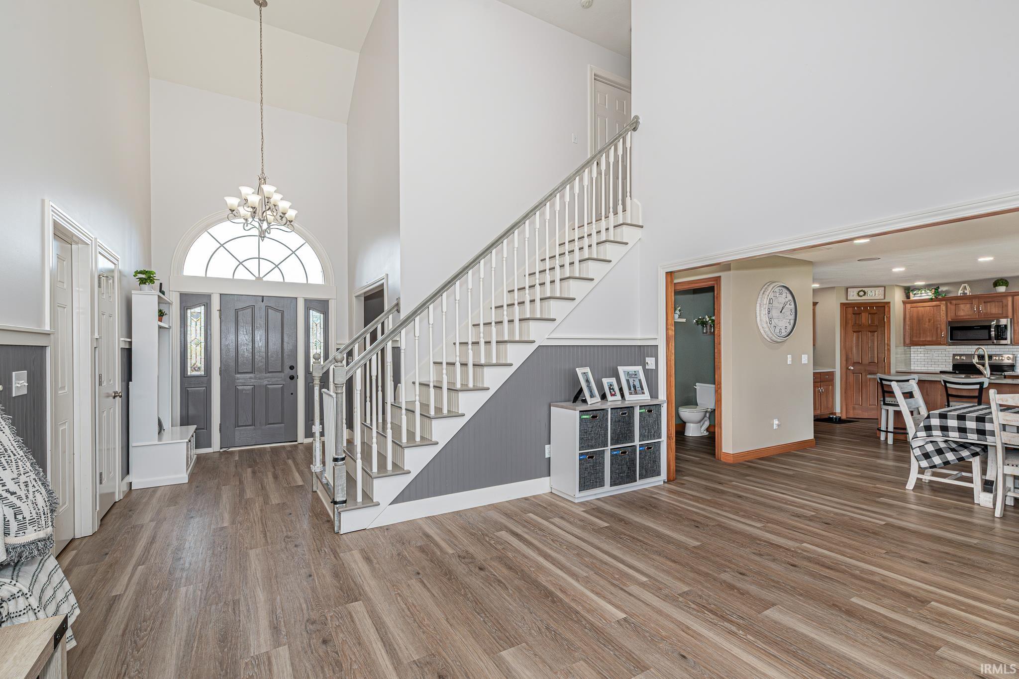 1388 W Glenview Court
