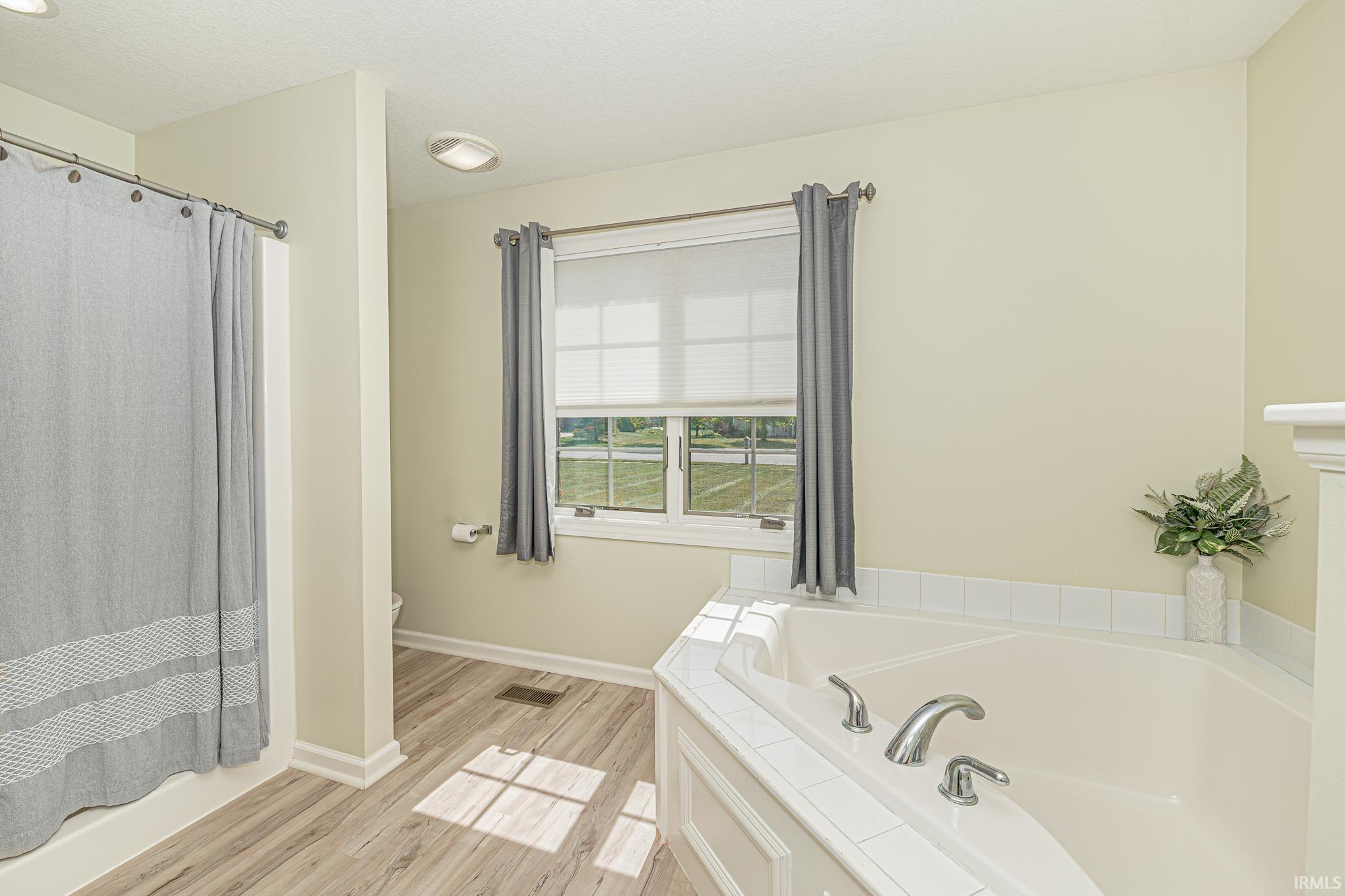 1388 W Glenview Court