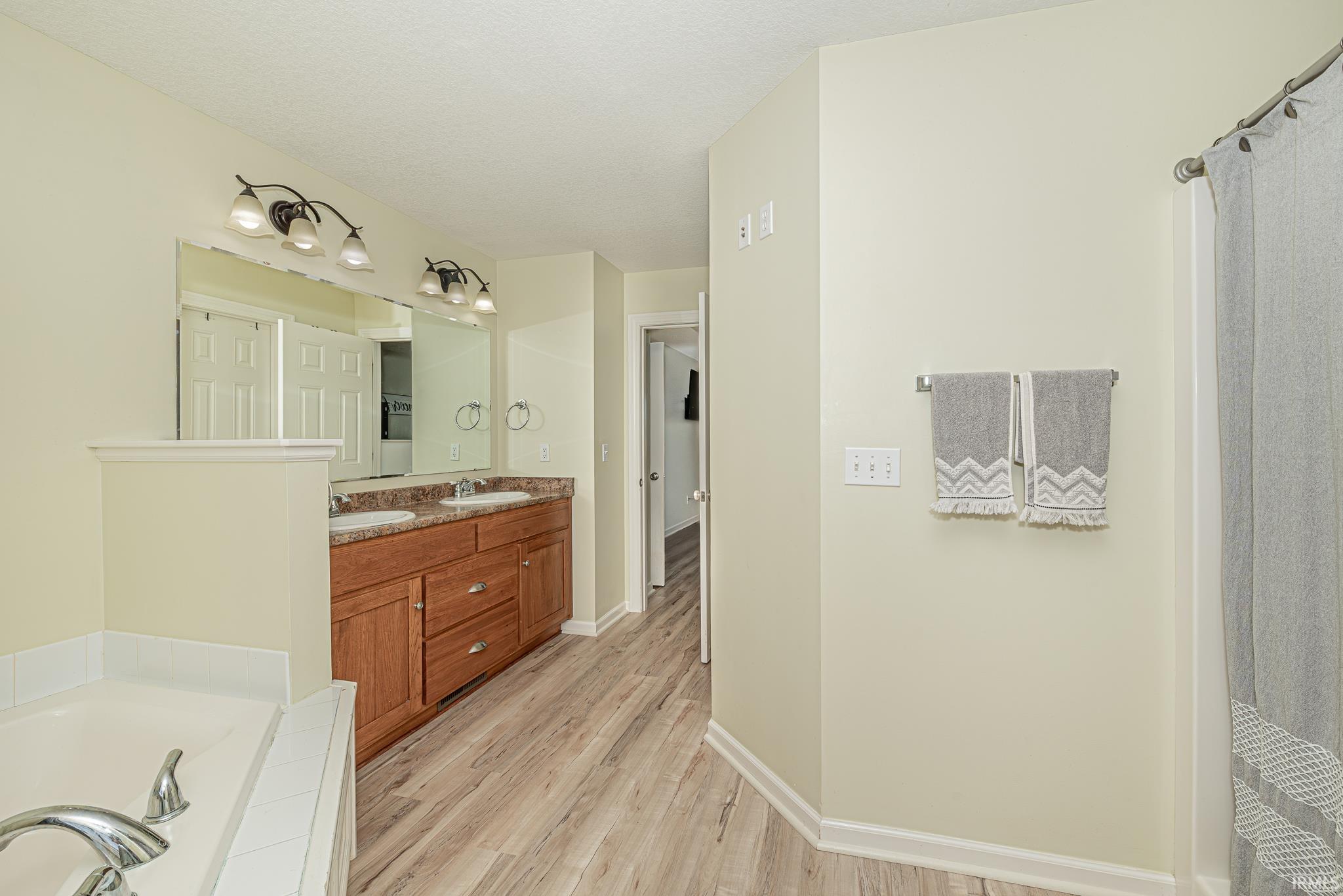 1388 W Glenview Court